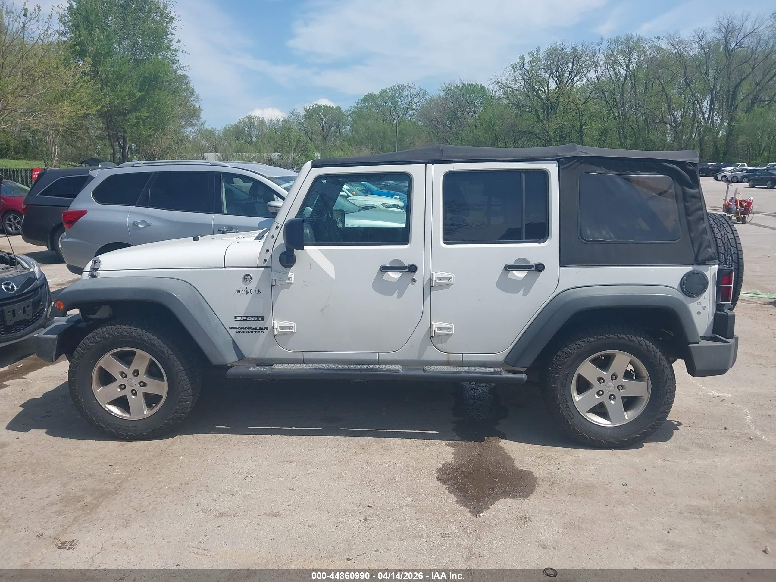 2014 Jeep Wrangler Unlimited Sport White vin: 1C4BJWDG0EL206165