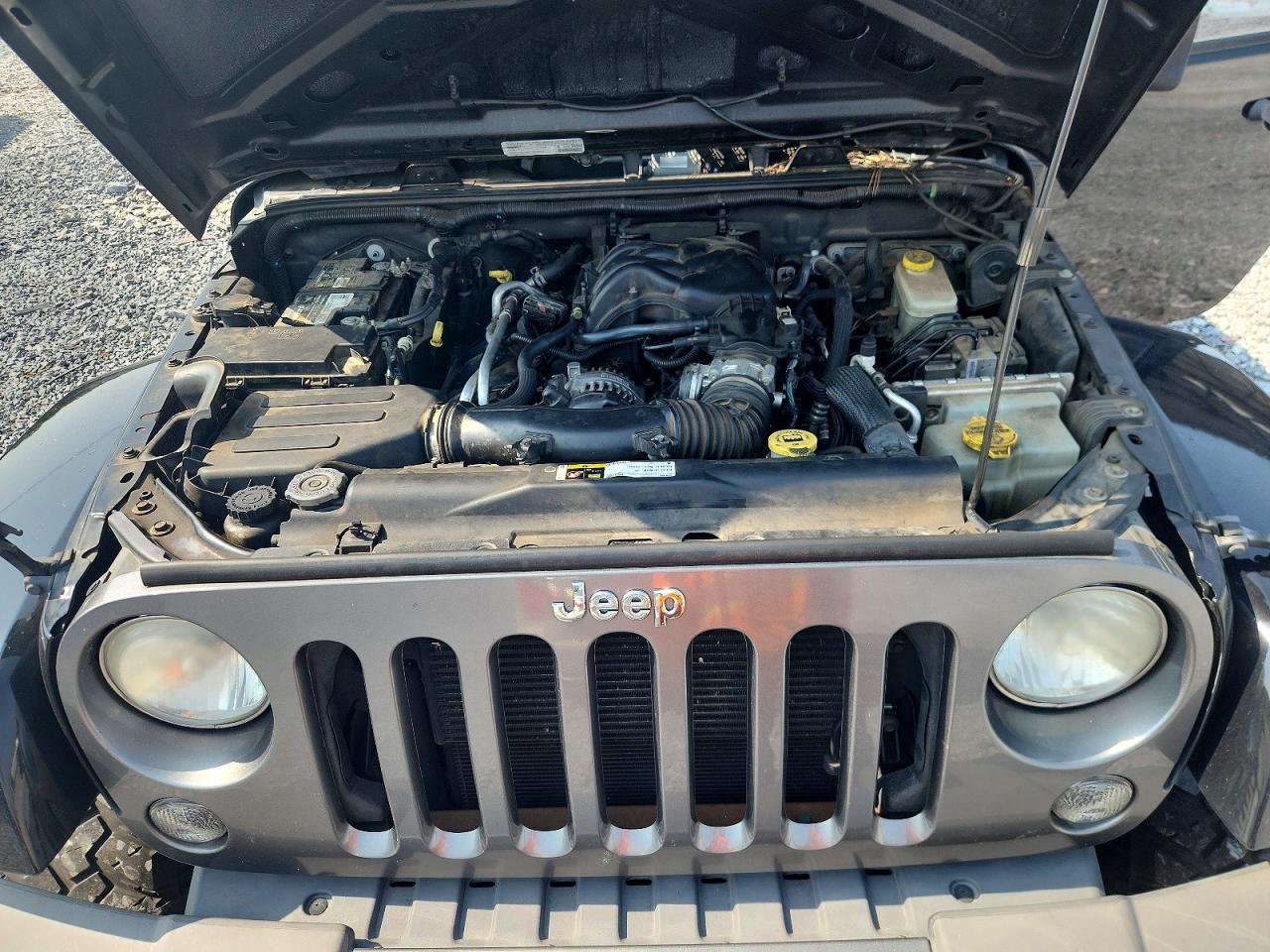 2014 Jeep Wrangler Unlimited Sport Black vin: 1C4BJWDG0EL218154