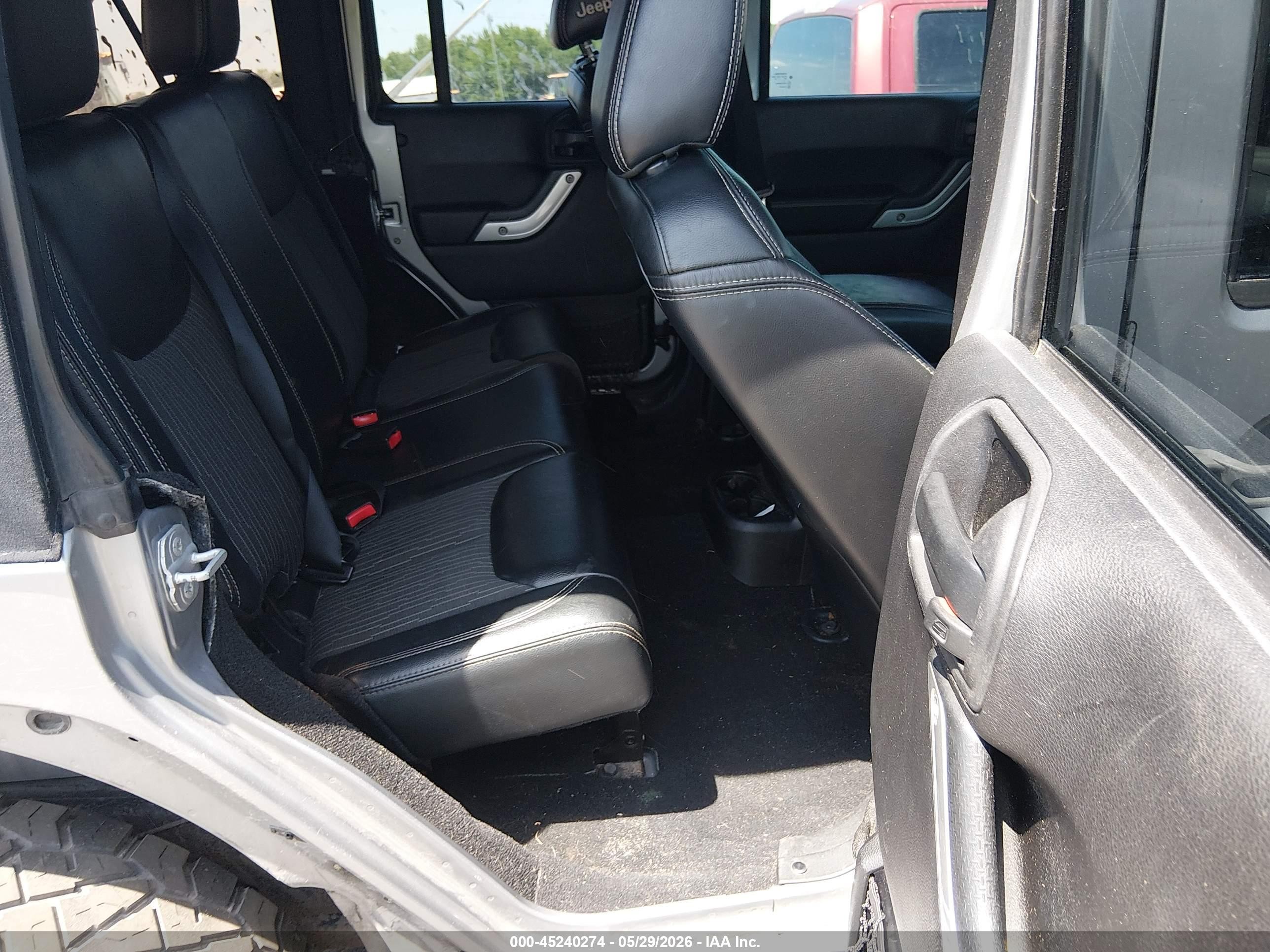 2014 Jeep Wrangler Unlimited Freedom Edition Silver vin: 1C4BJWDG0EL233379