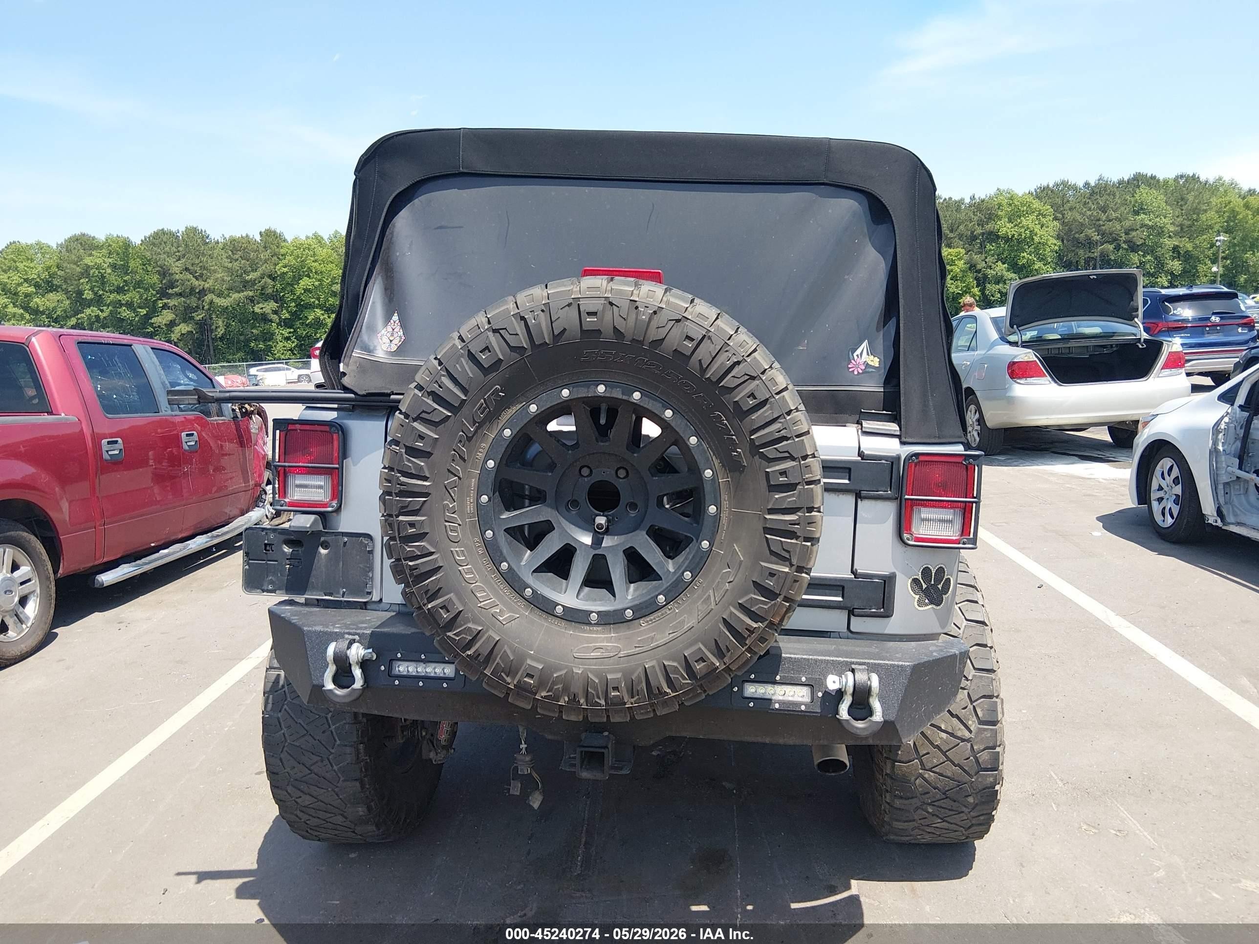 2014 Jeep Wrangler Unlimited Freedom Edition Silver vin: 1C4BJWDG0EL233379