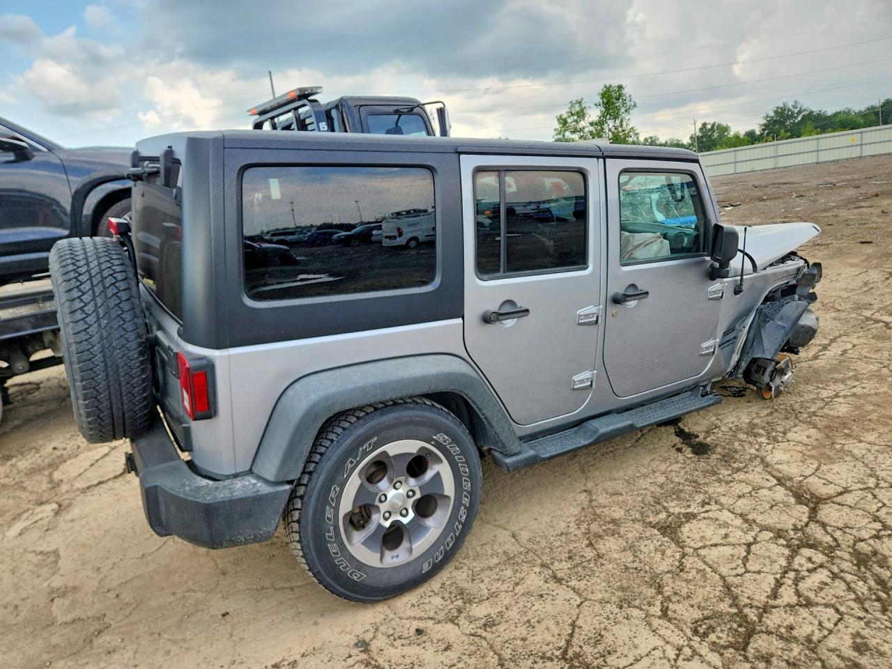 2014 Jeep Wrangler Unlimited Sport Silver vin: 1C4BJWDG0EL250151