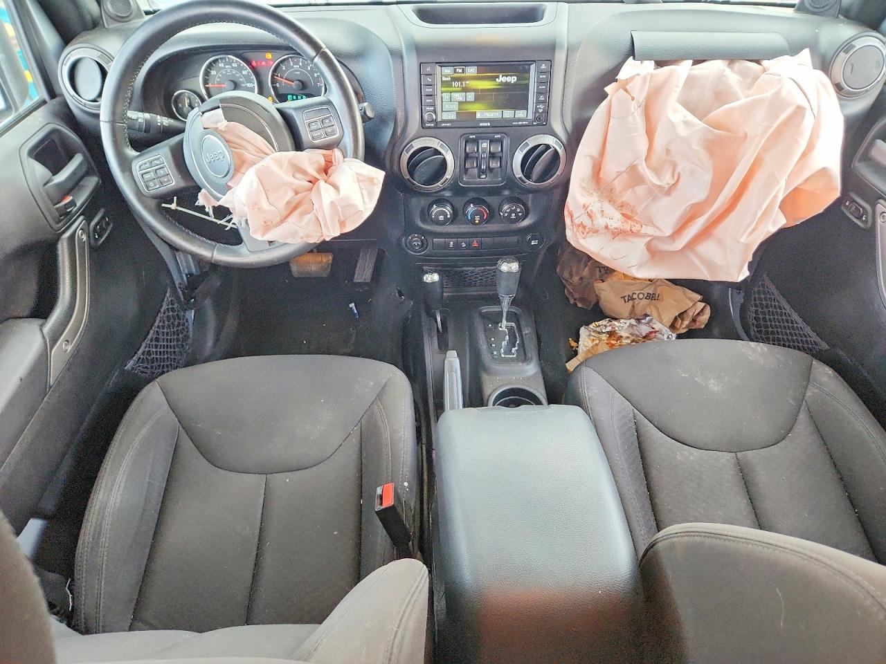 2014 Jeep Wrangler Unlimited Sport Silver vin: 1C4BJWDG0EL250151