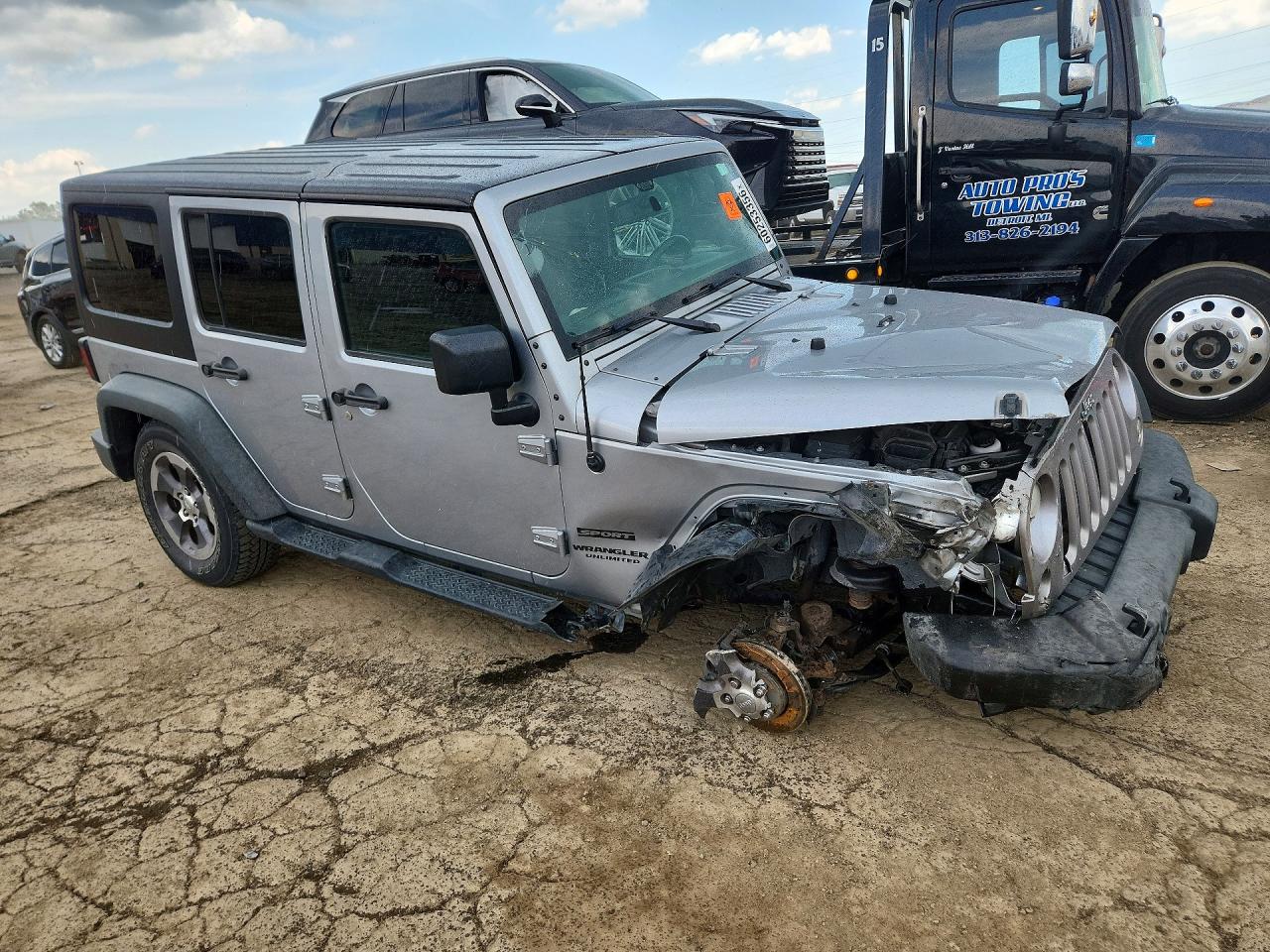2014 Jeep Wrangler Unlimited Sport Silver vin: 1C4BJWDG0EL250151