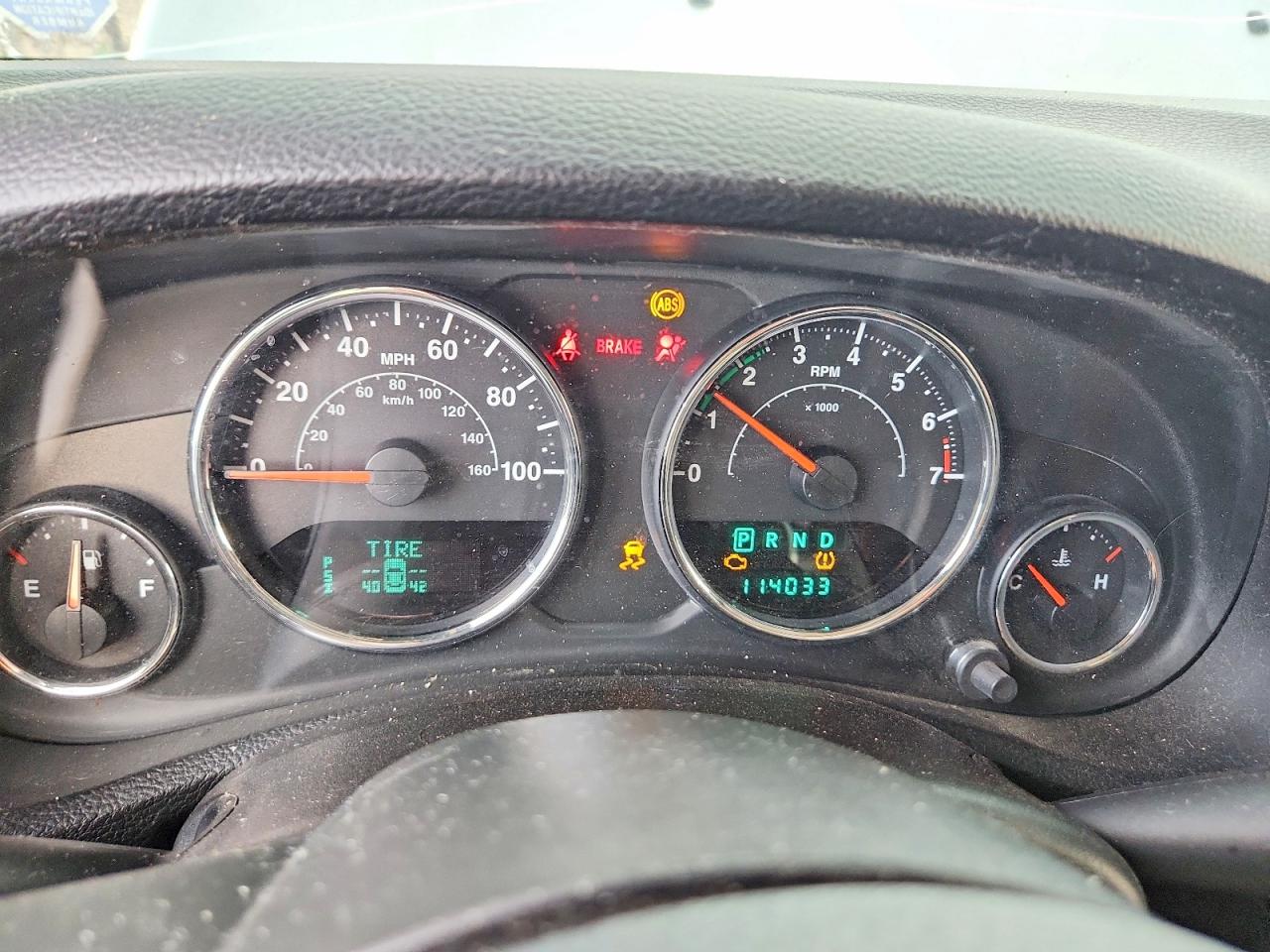 2014 Jeep Wrangler Unlimited Sport Silver vin: 1C4BJWDG0EL250151