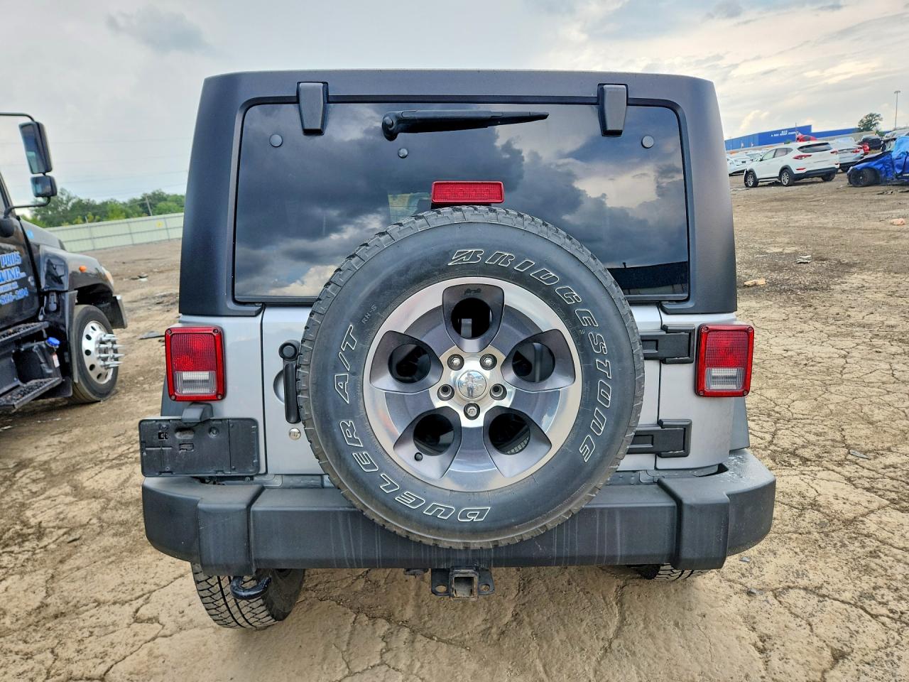 2014 Jeep Wrangler Unlimited Sport Silver vin: 1C4BJWDG0EL250151
