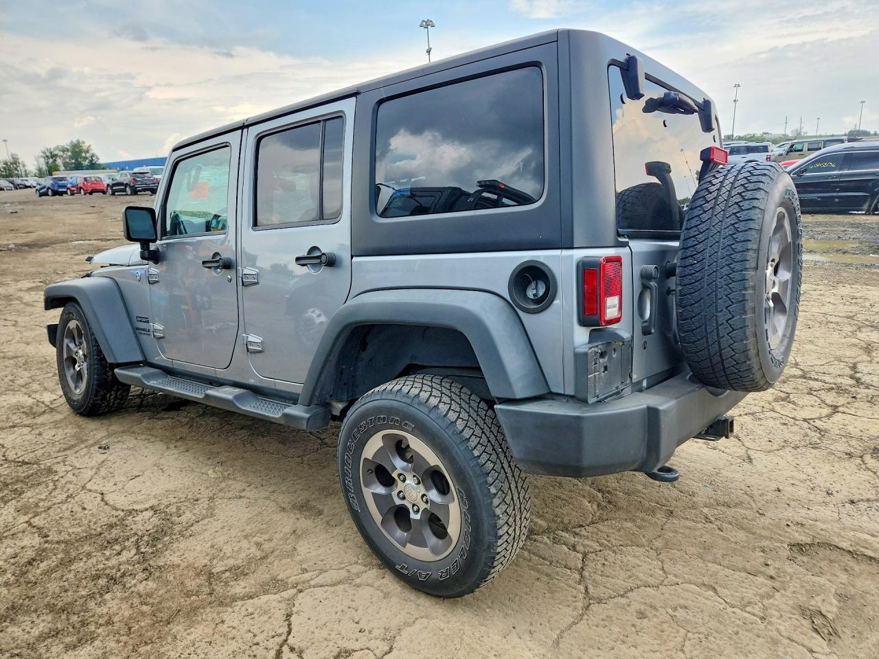 2014 Jeep Wrangler Unlimited Sport Silver vin: 1C4BJWDG0EL250151