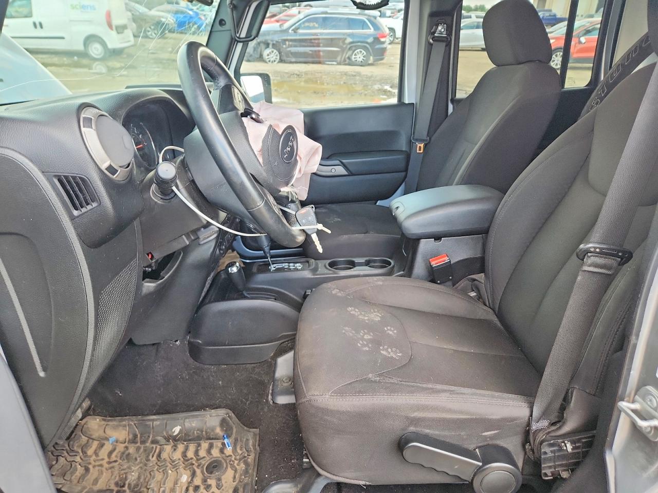 2014 Jeep Wrangler Unlimited Sport Silver vin: 1C4BJWDG0EL250151