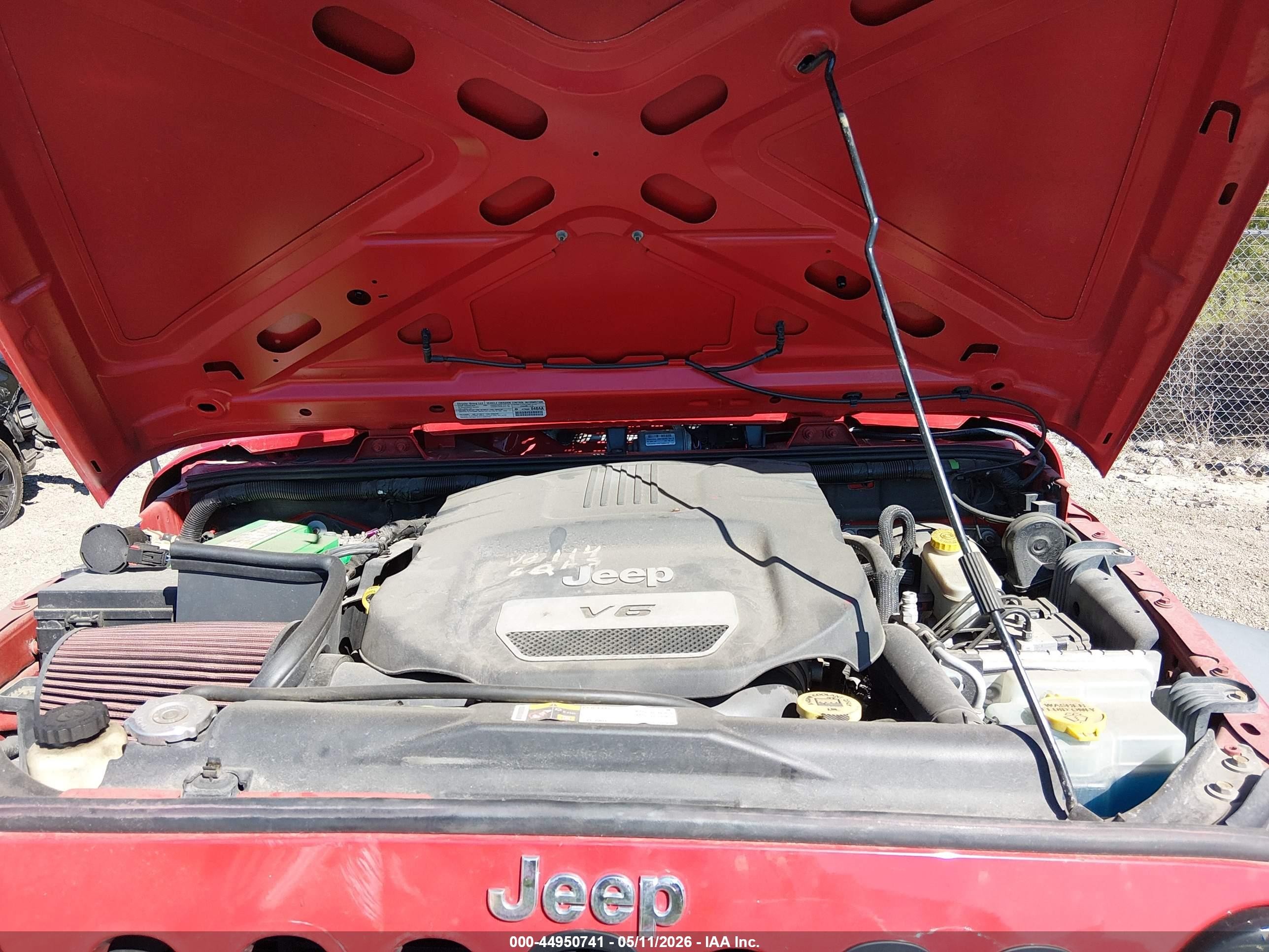 2014 Jeep Wrangler Unlimited Sport Red vin: 1C4BJWDG0EL261733