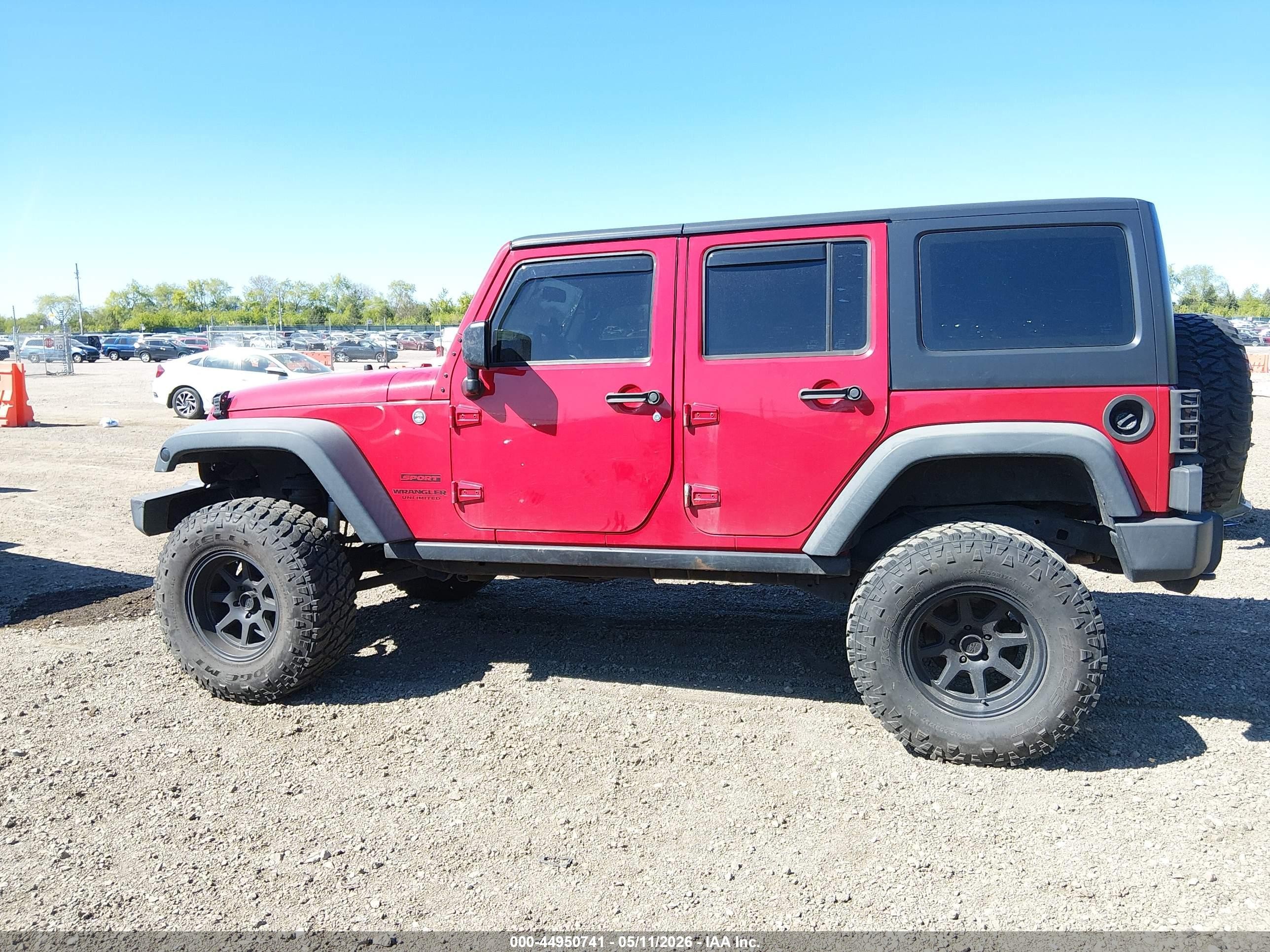 2014 Jeep Wrangler Unlimited Sport Red vin: 1C4BJWDG0EL261733