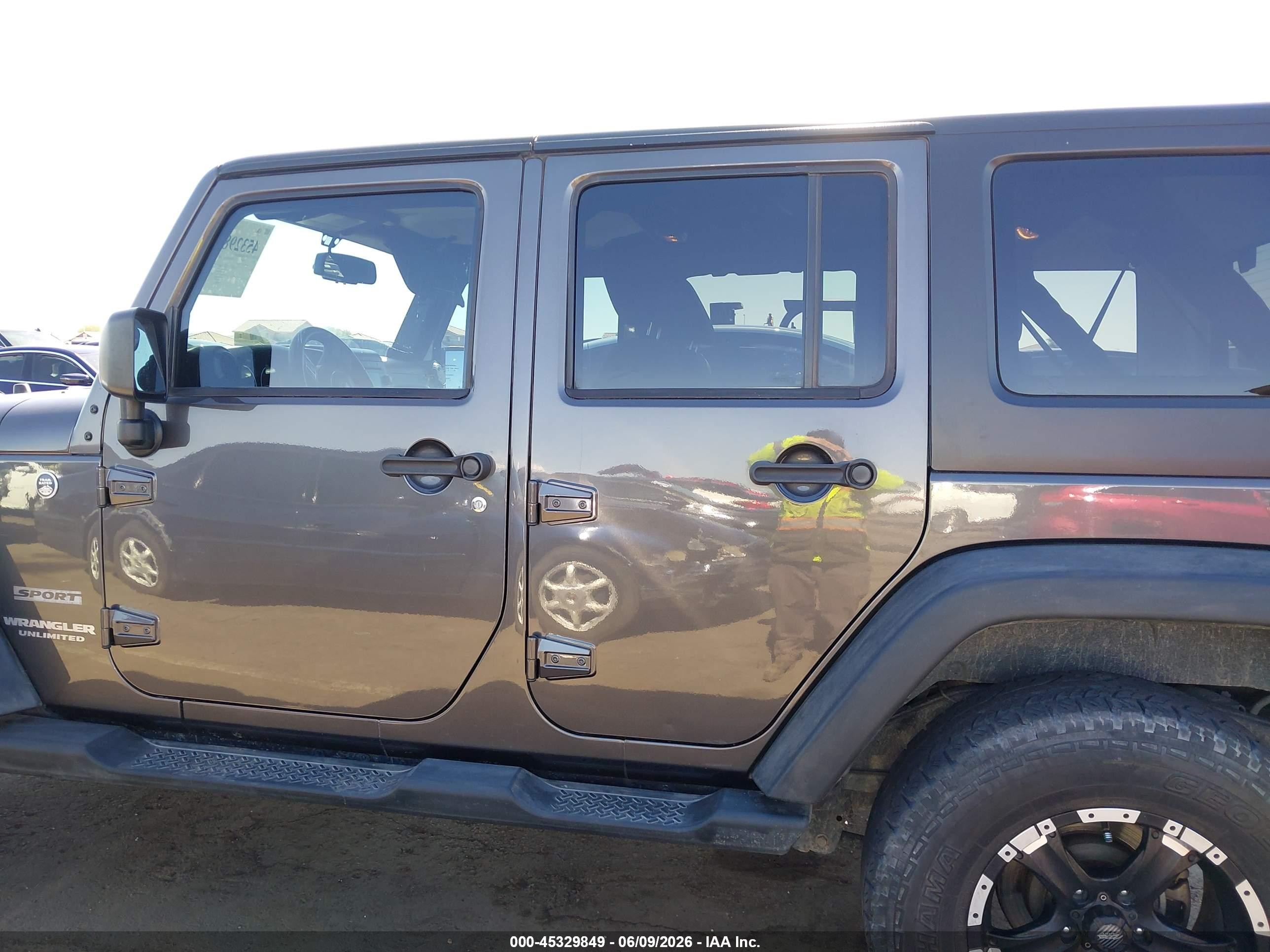 2014 Jeep Wrangler Unlimited Sport Gray vin: 1C4BJWDG0EL265250