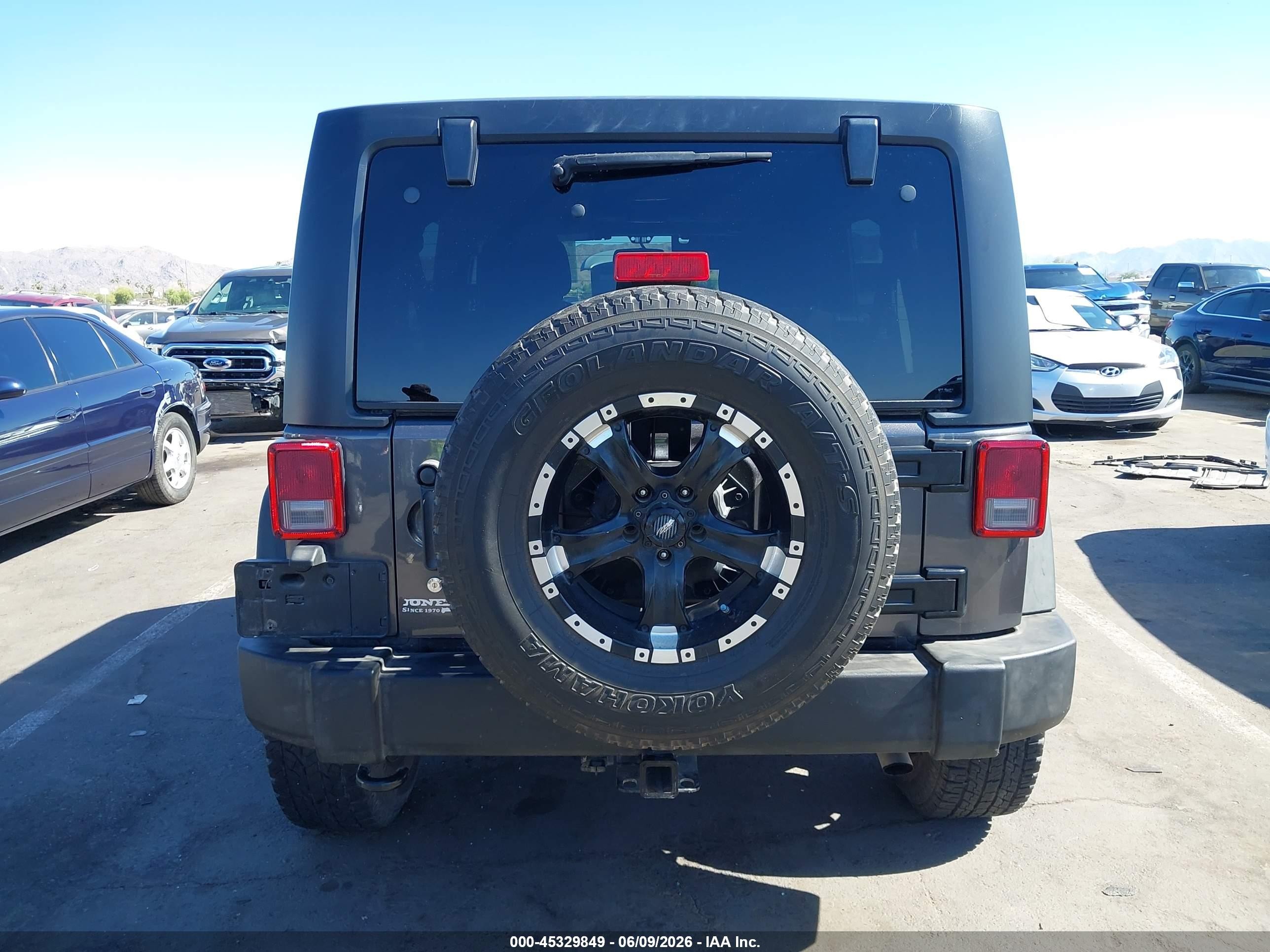 2014 Jeep Wrangler Unlimited Sport Gray vin: 1C4BJWDG0EL265250