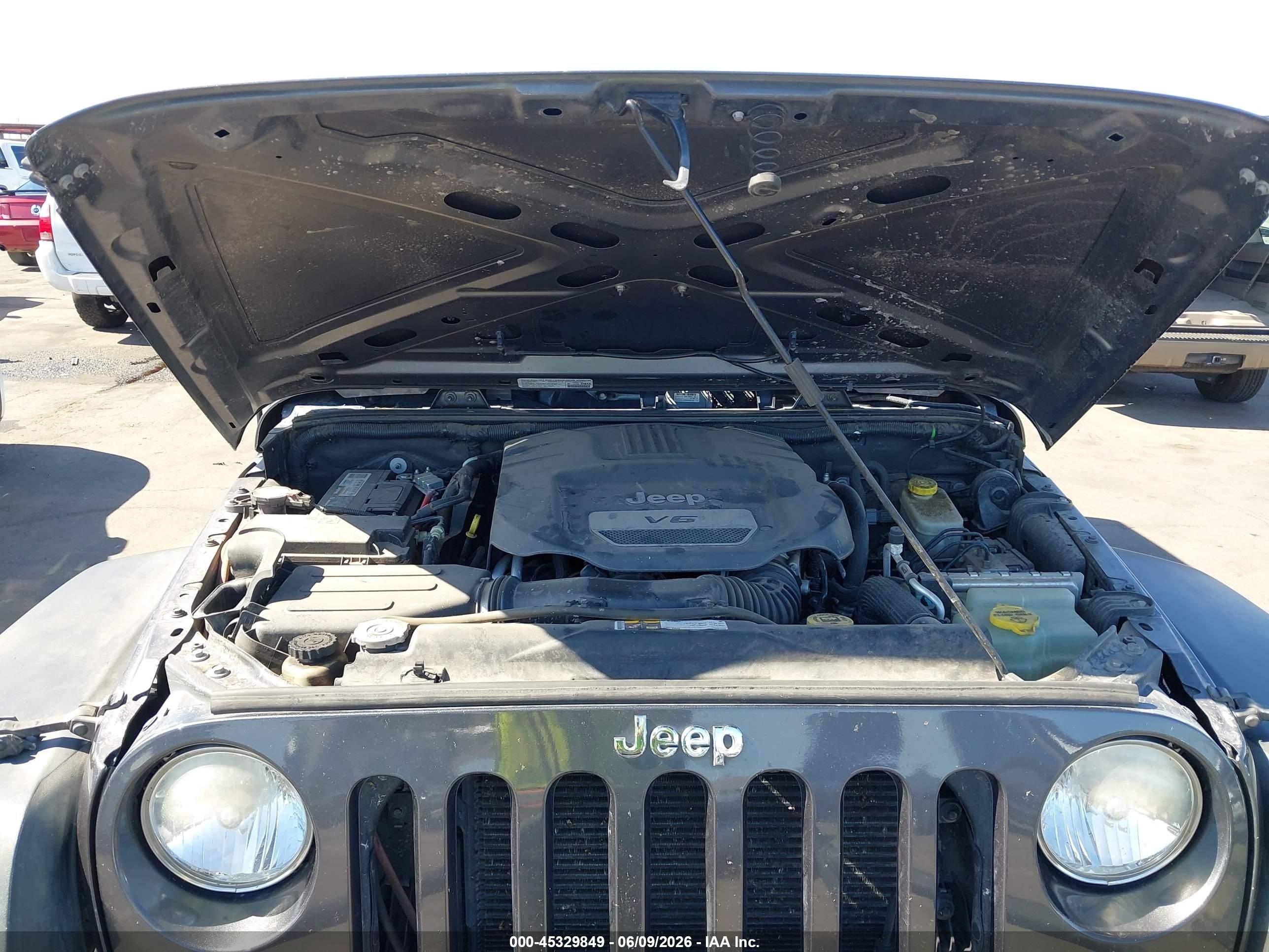 2014 Jeep Wrangler Unlimited Sport Gray vin: 1C4BJWDG0EL265250
