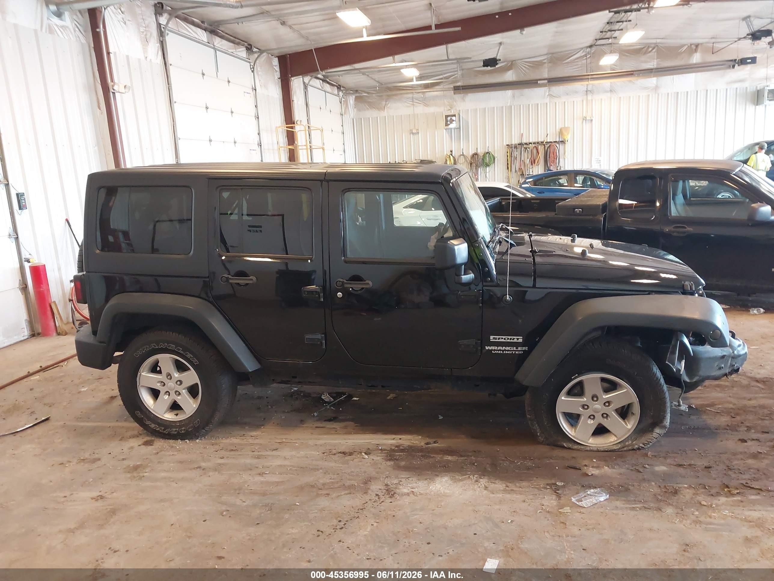2014 Jeep Wrangler Unlimited Sport Black vin: 1C4BJWDG0EL304645