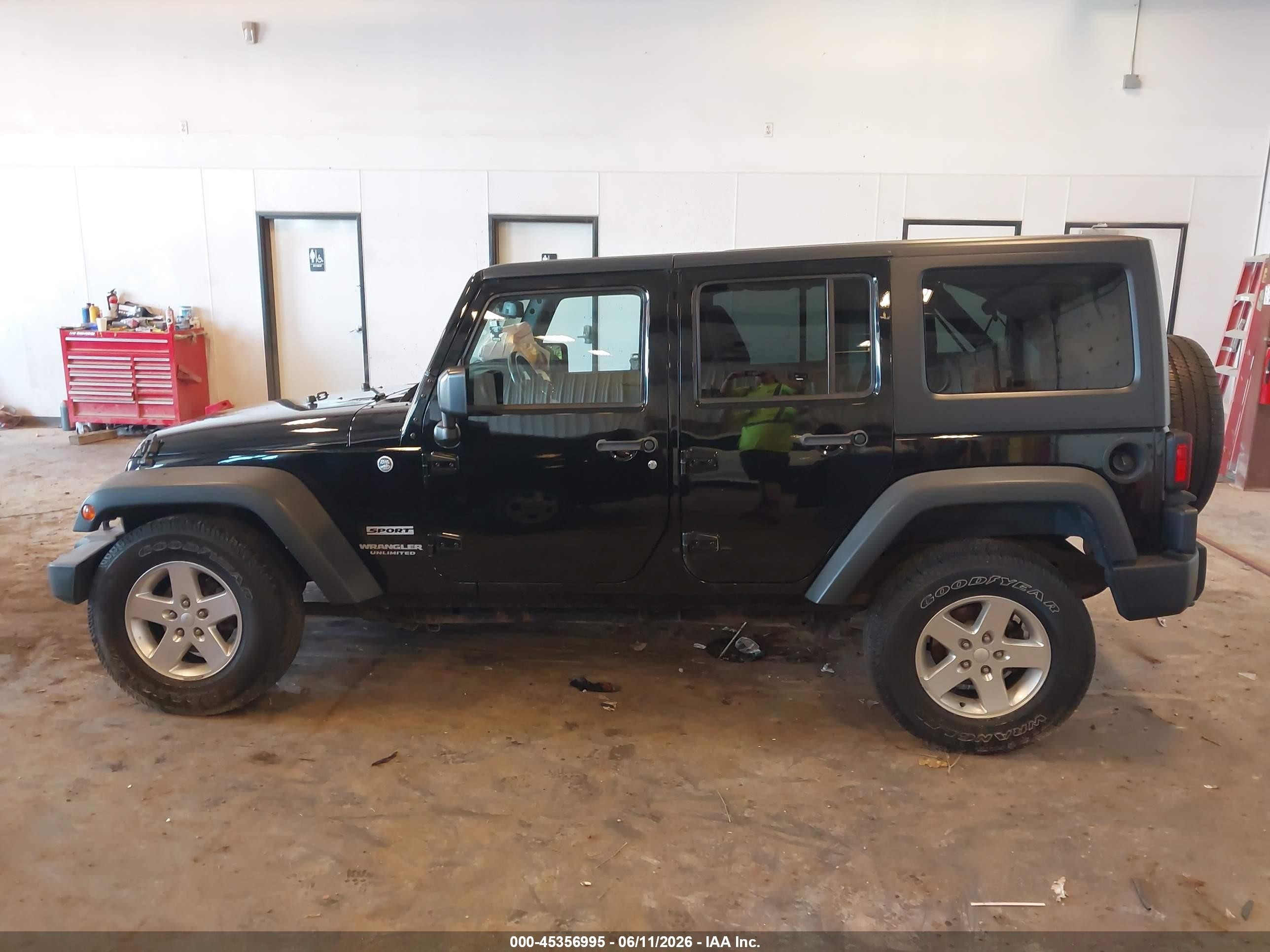 2014 Jeep Wrangler Unlimited Sport Black vin: 1C4BJWDG0EL304645