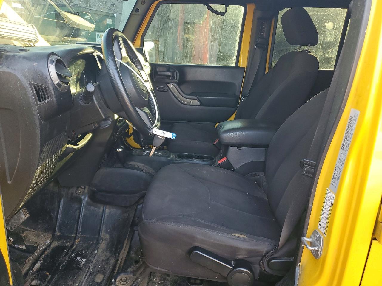 2015 Jeep Wrangler Unlimited Sport Yellow vin: 1C4BJWDG0FL553321