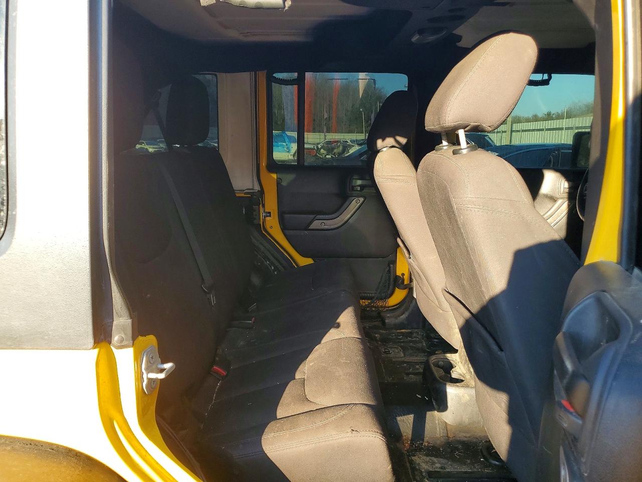 2015 Jeep Wrangler Unlimited Sport Yellow vin: 1C4BJWDG0FL553321