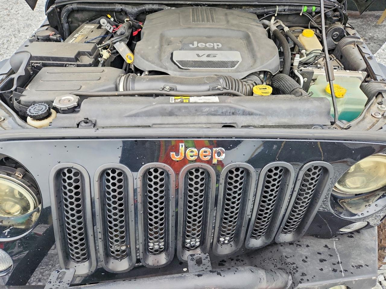 2015 Jeep Wrangler Unlimited Sport Черный vin: 1C4BJWDG0FL585153