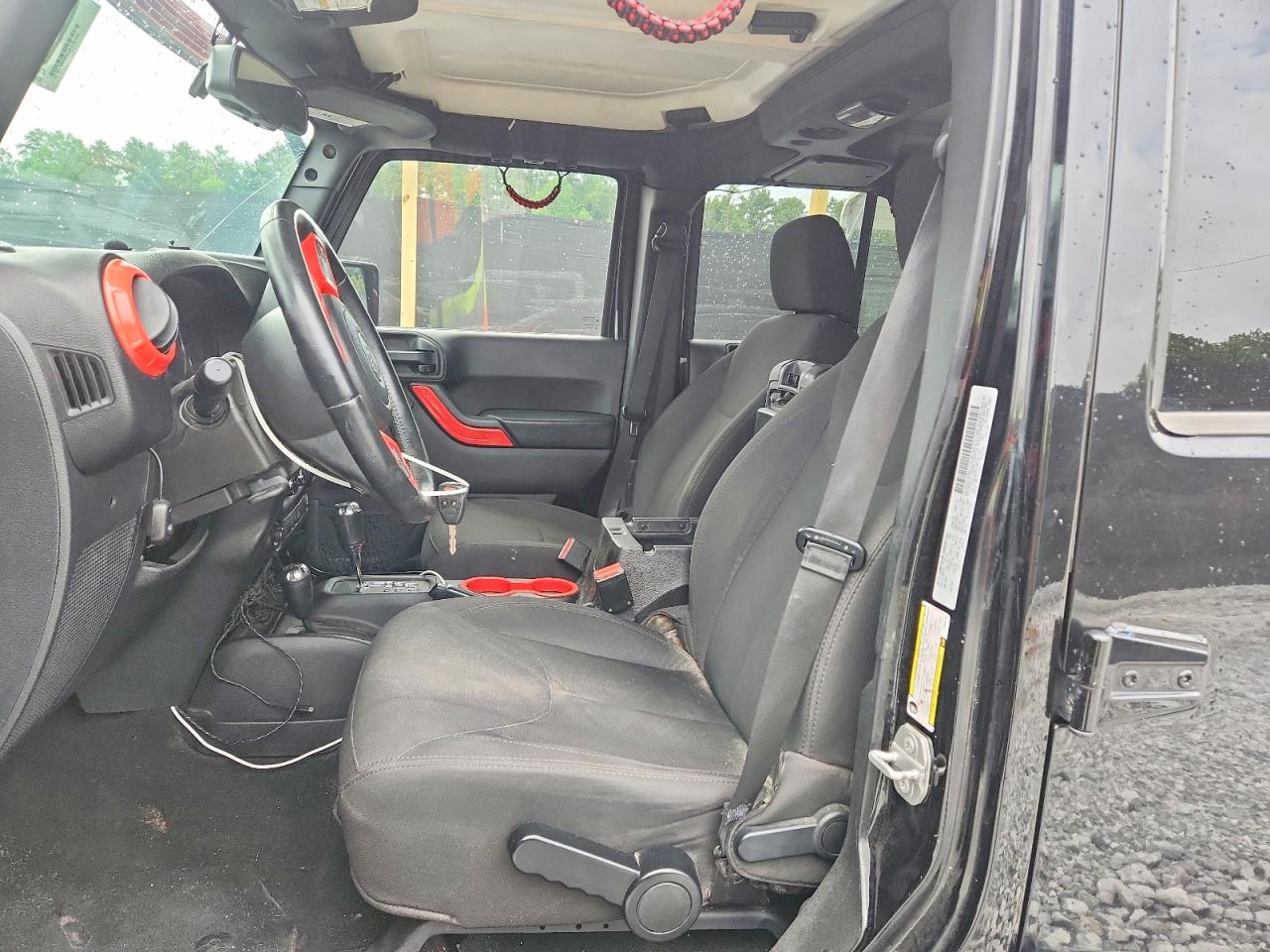 2015 Jeep Wrangler Unlimited Sport Черный vin: 1C4BJWDG0FL585153