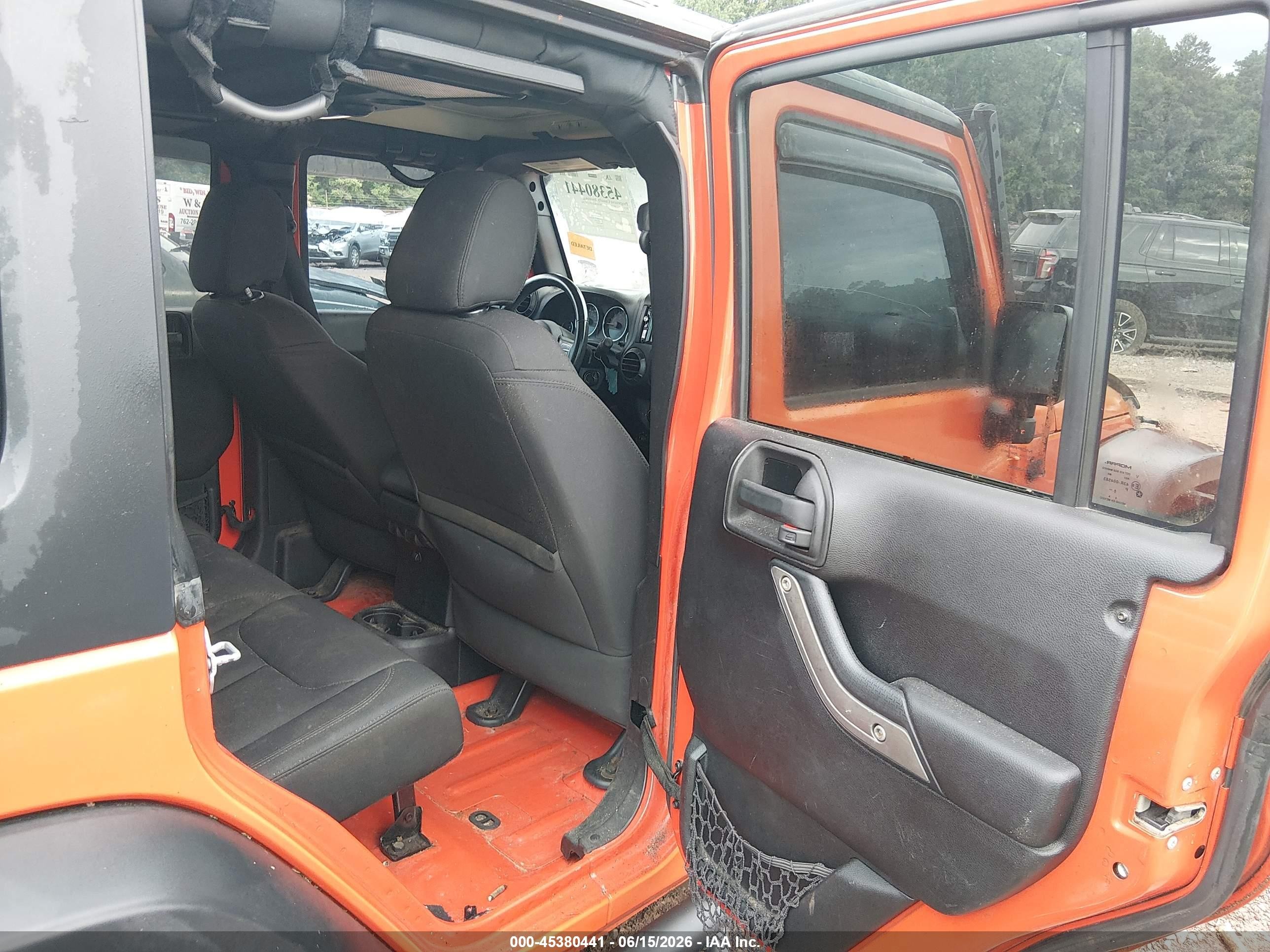 2015 Jeep Wrangler Unlimited Sport Orange vin: 1C4BJWDG0FL588652