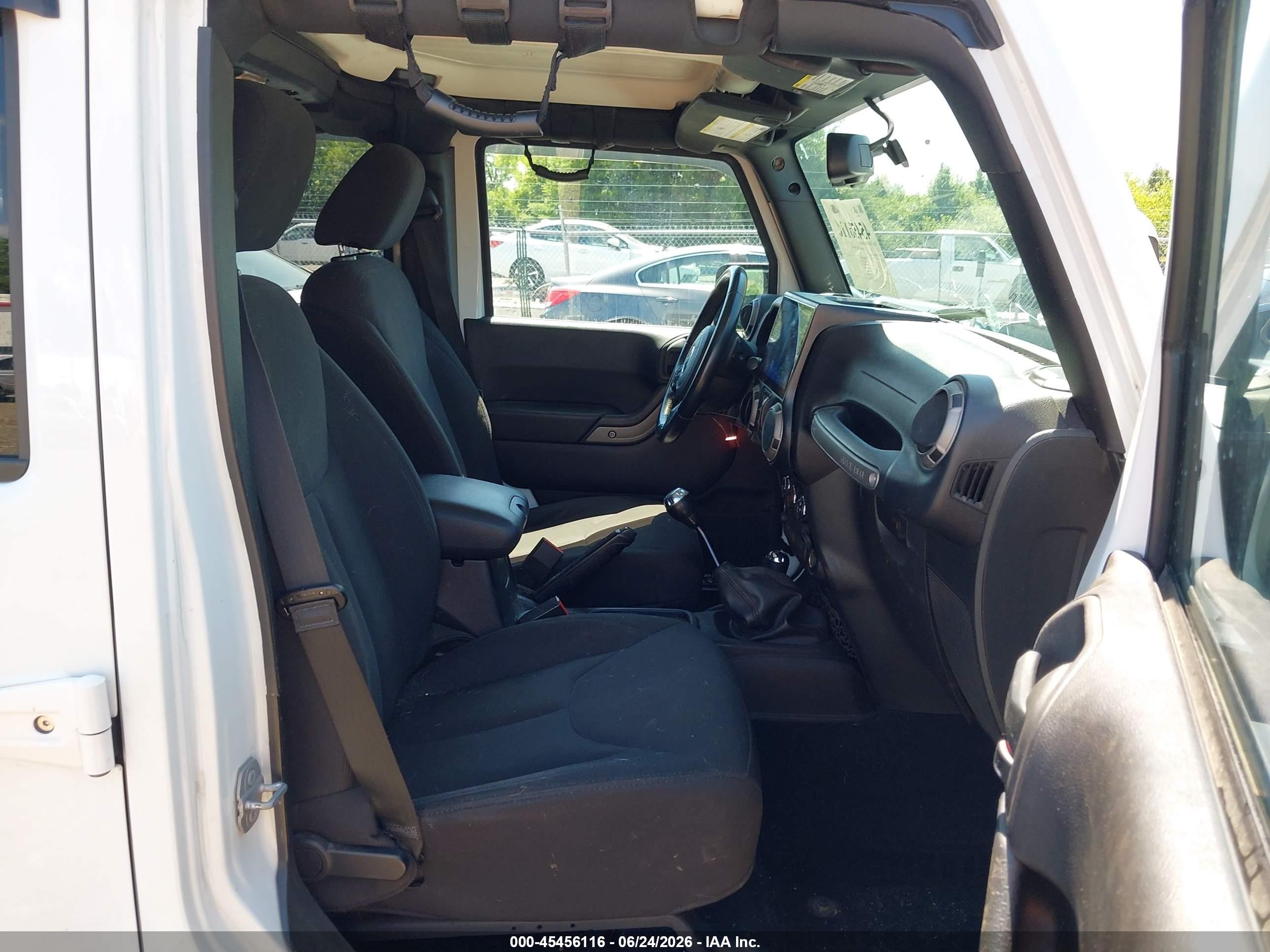 2015 Jeep Wrangler Unlimited Sport White vin: 1C4BJWDG0FL635811