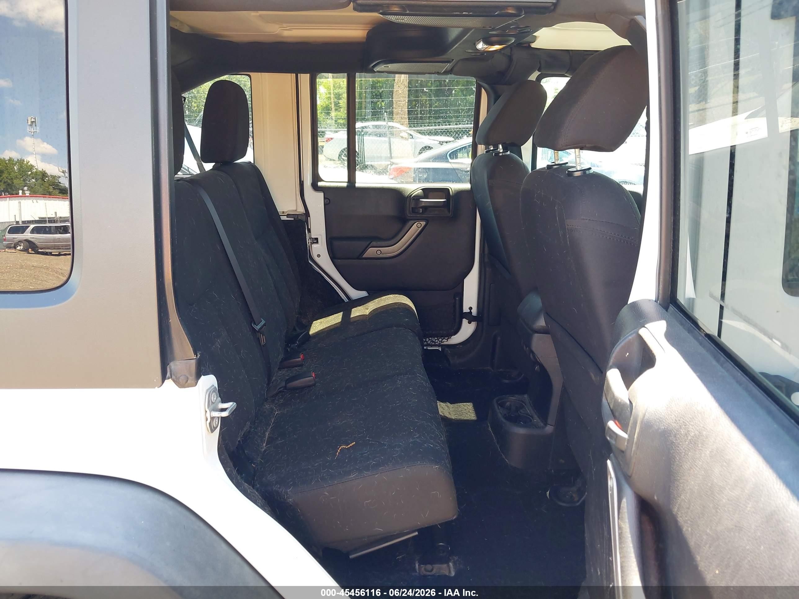 2015 Jeep Wrangler Unlimited Sport White vin: 1C4BJWDG0FL635811