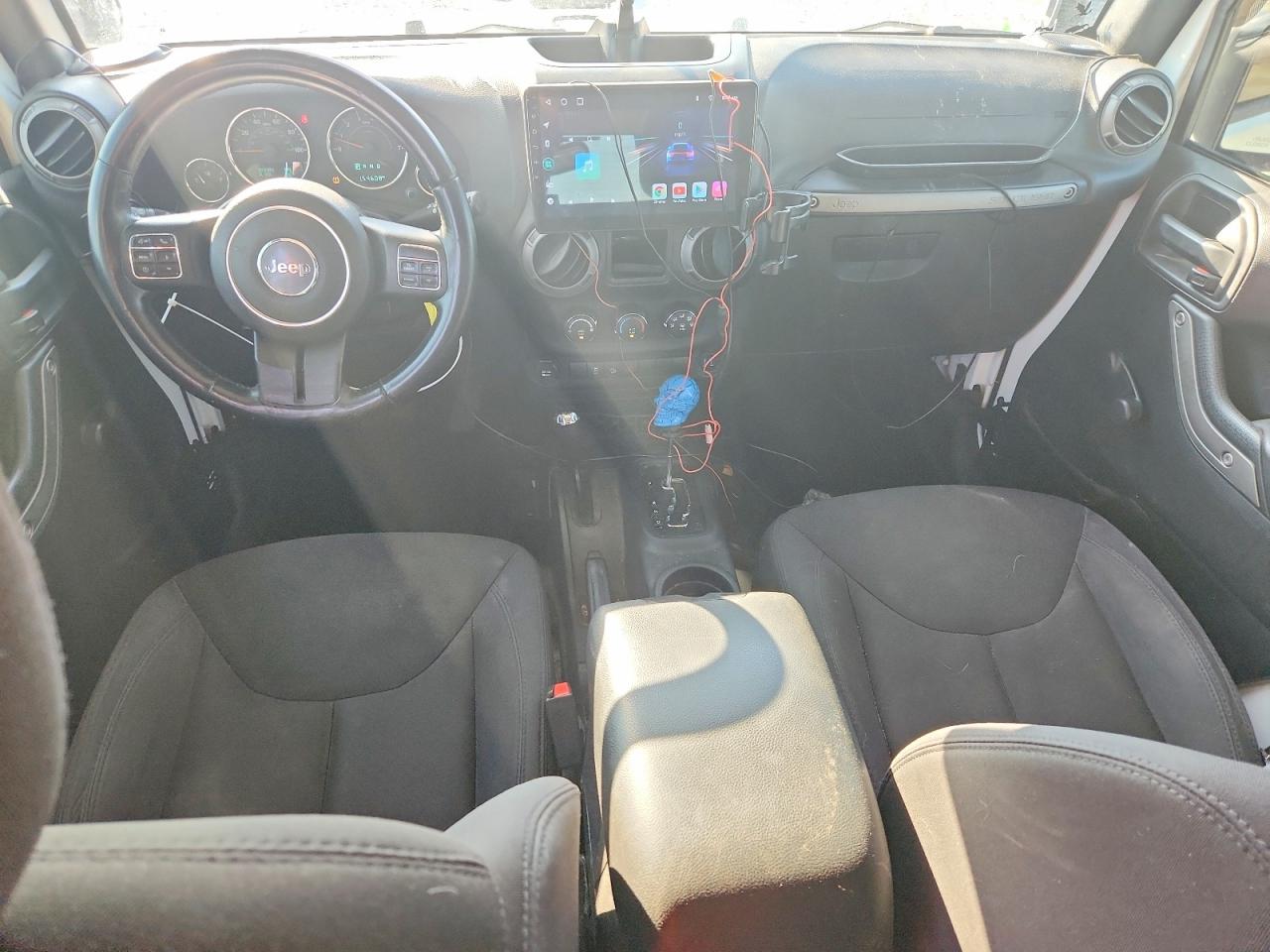 2015 Jeep Wranger White vin: 1C4BJWDG0FL663124