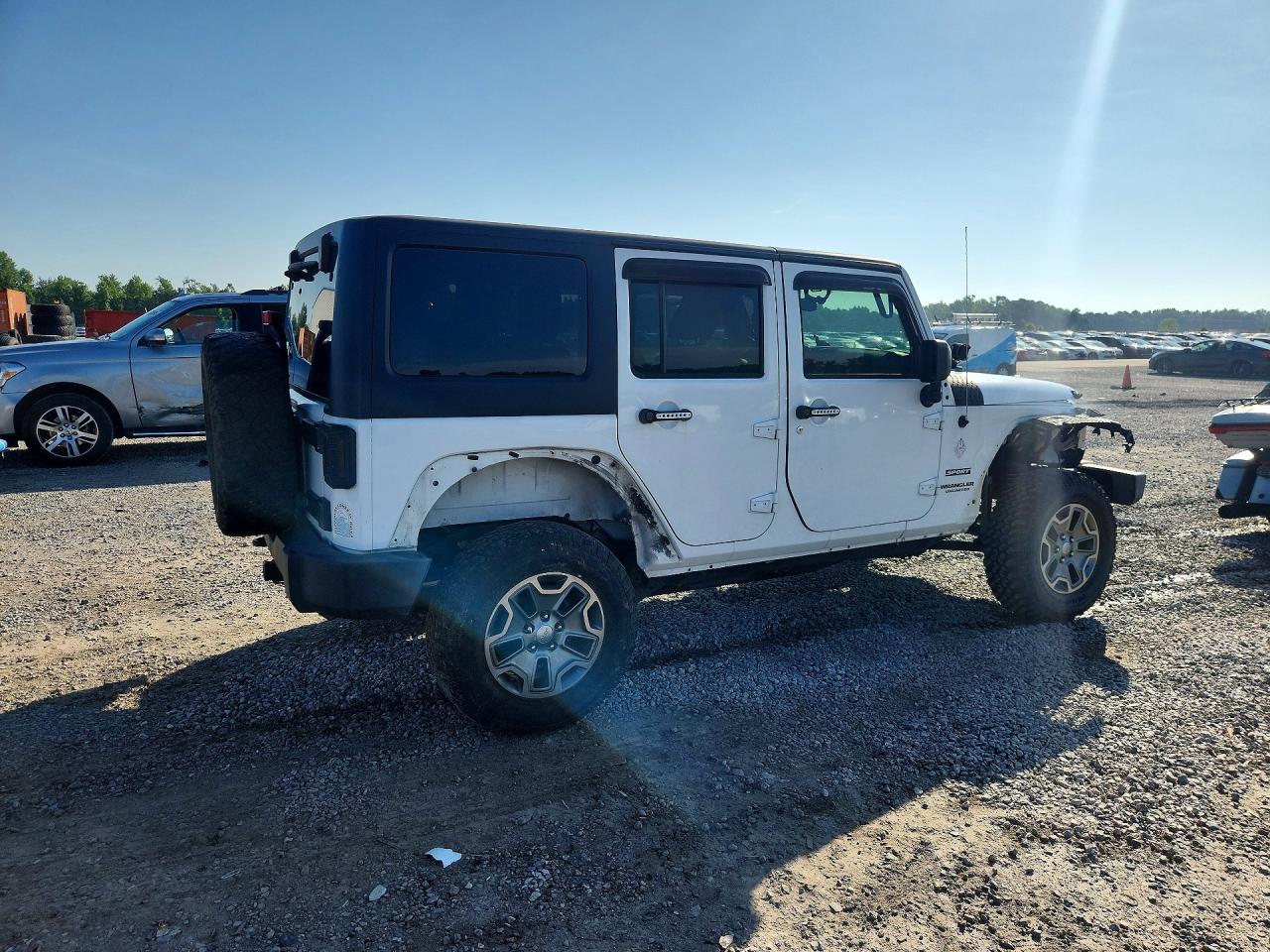 2015 Jeep Wranger White vin: 1C4BJWDG0FL663124
