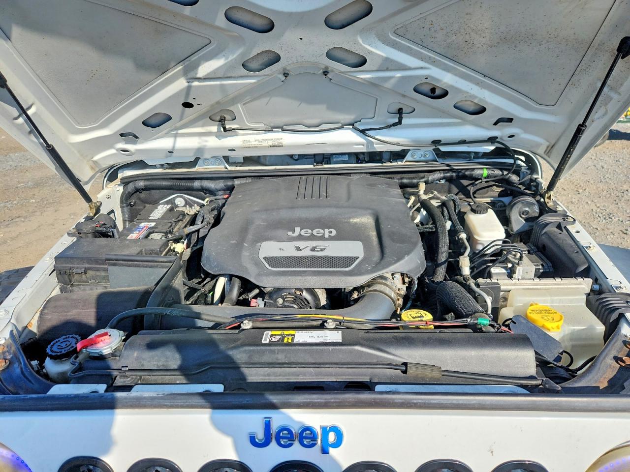 2015 Jeep Wranger White vin: 1C4BJWDG0FL663124