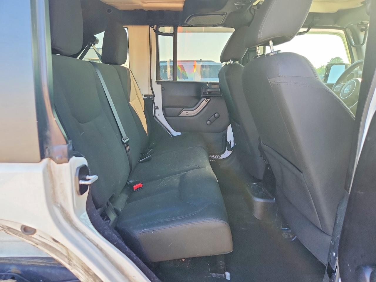 2015 Jeep Wranger White vin: 1C4BJWDG0FL663124