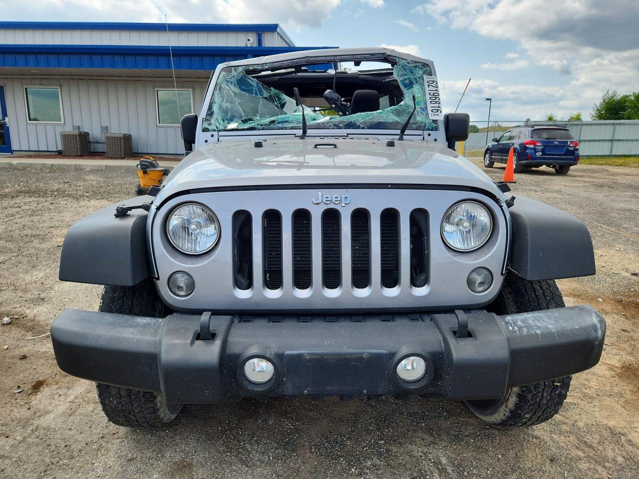 2015 Jeep Wrangler Unlimited Sport Серебряный vin: 1C4BJWDG0FL703184