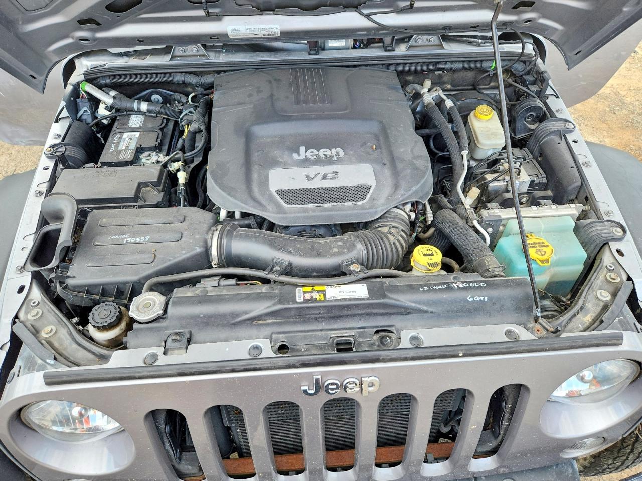 2015 Jeep Wrangler Unlimited Sport Серебряный vin: 1C4BJWDG0FL703184