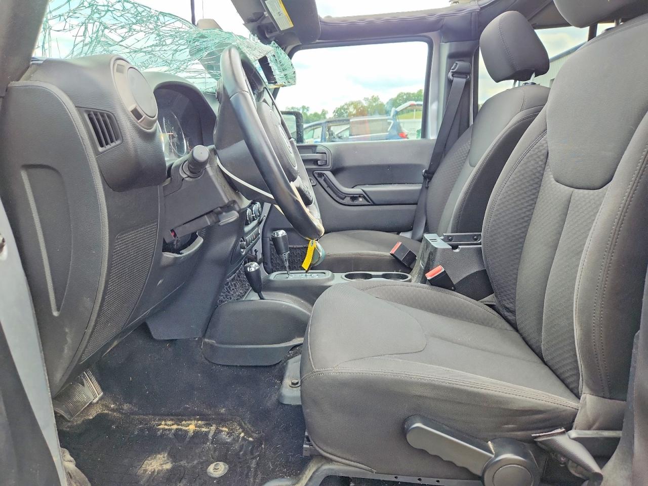 2015 Jeep Wrangler Unlimited Sport Серебряный vin: 1C4BJWDG0FL703184