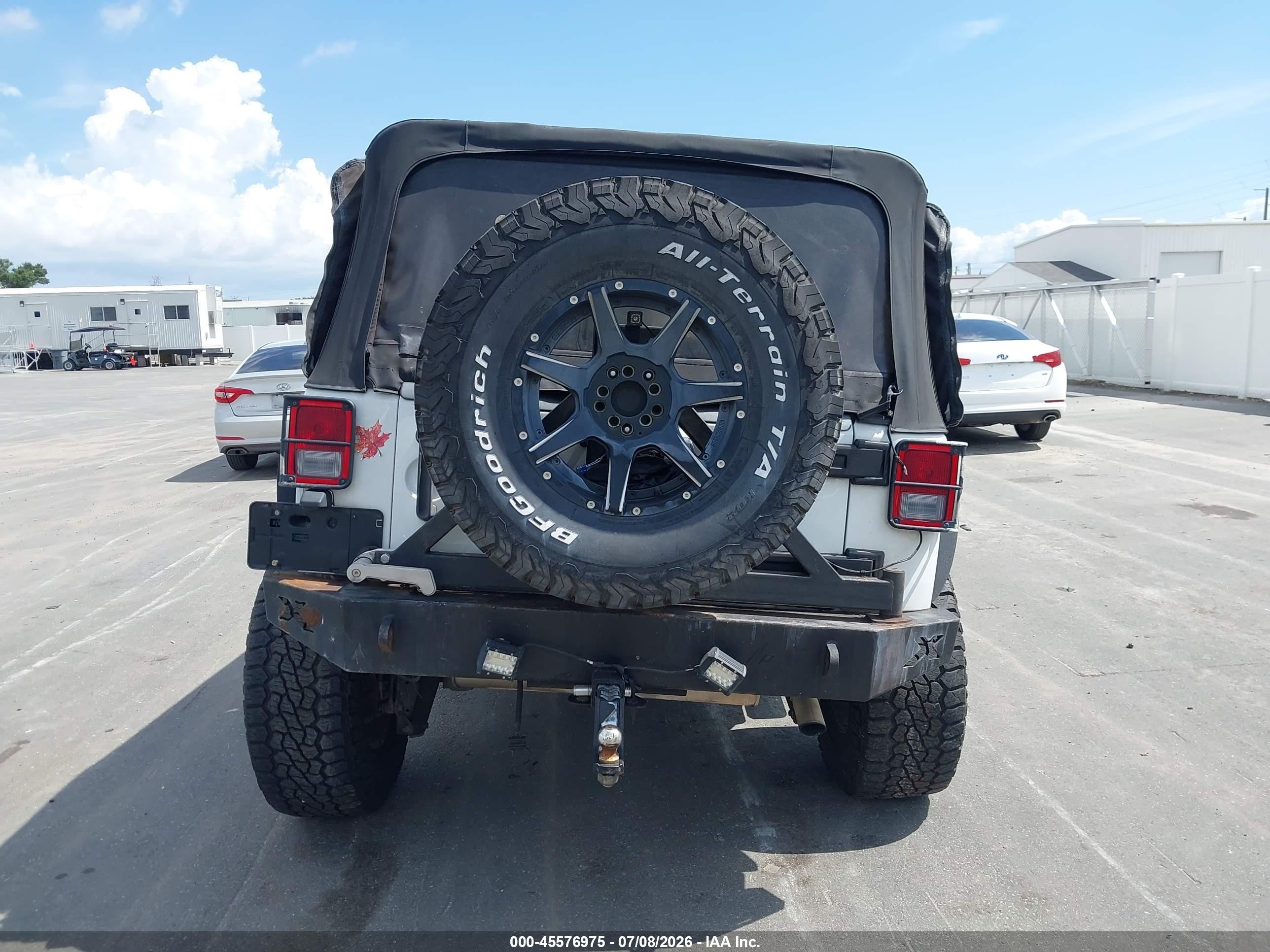 2015 Jeep Wrangler Unlimited Sport White vin: 1C4BJWDG0FL766964
