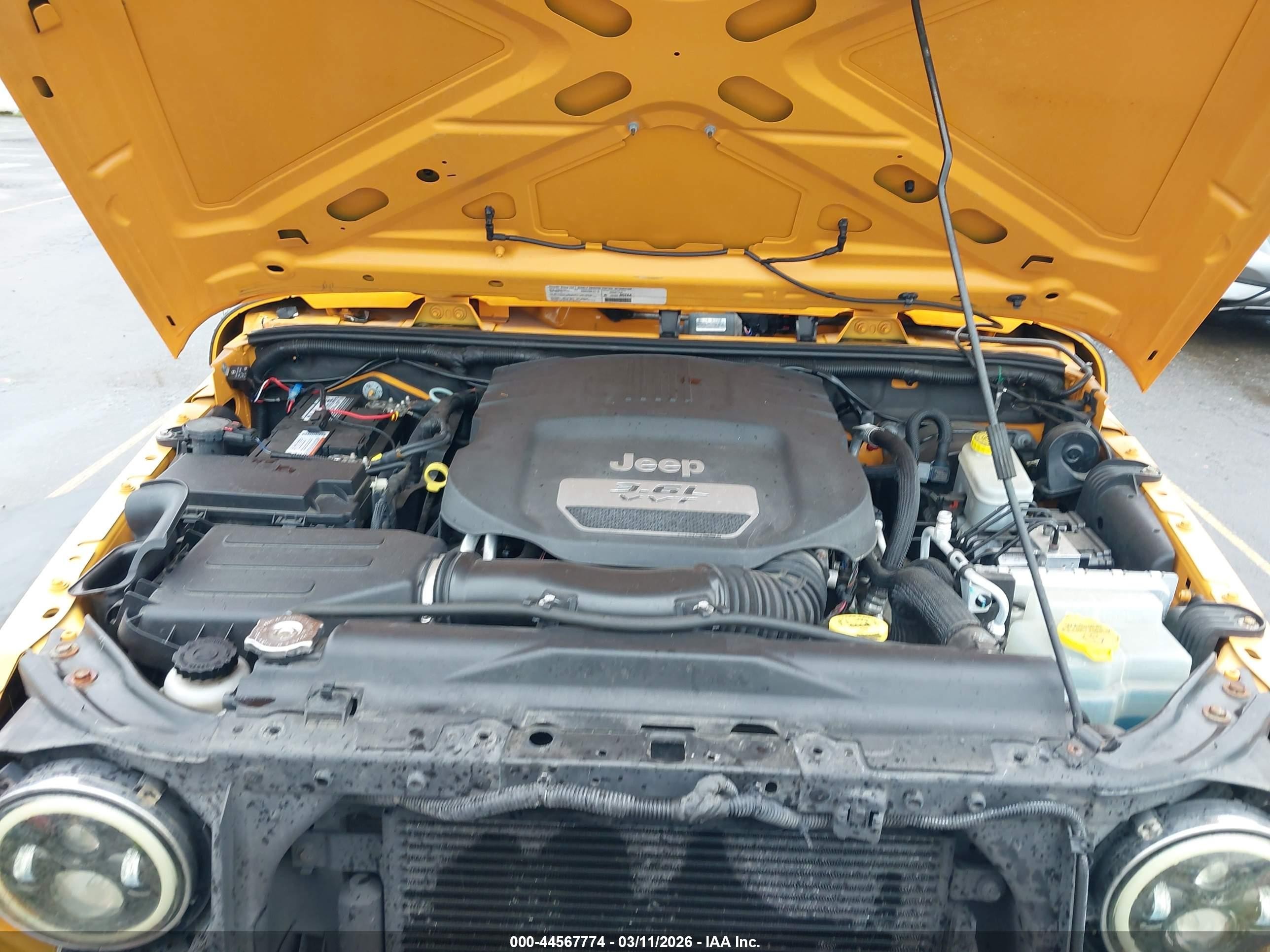 2013 Jeep Wrangler Unlimited Sport Yellow vin: 1C4BJWDG1DL513696