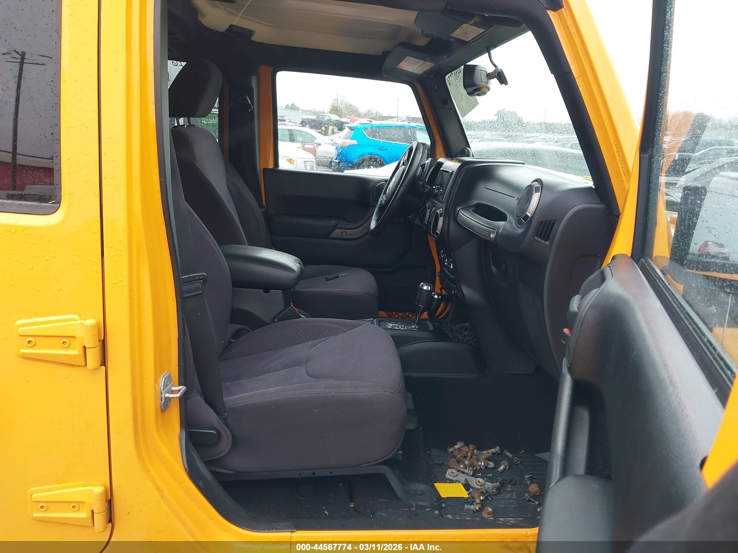 2013 Jeep Wrangler Unlimited Sport Yellow vin: 1C4BJWDG1DL513696