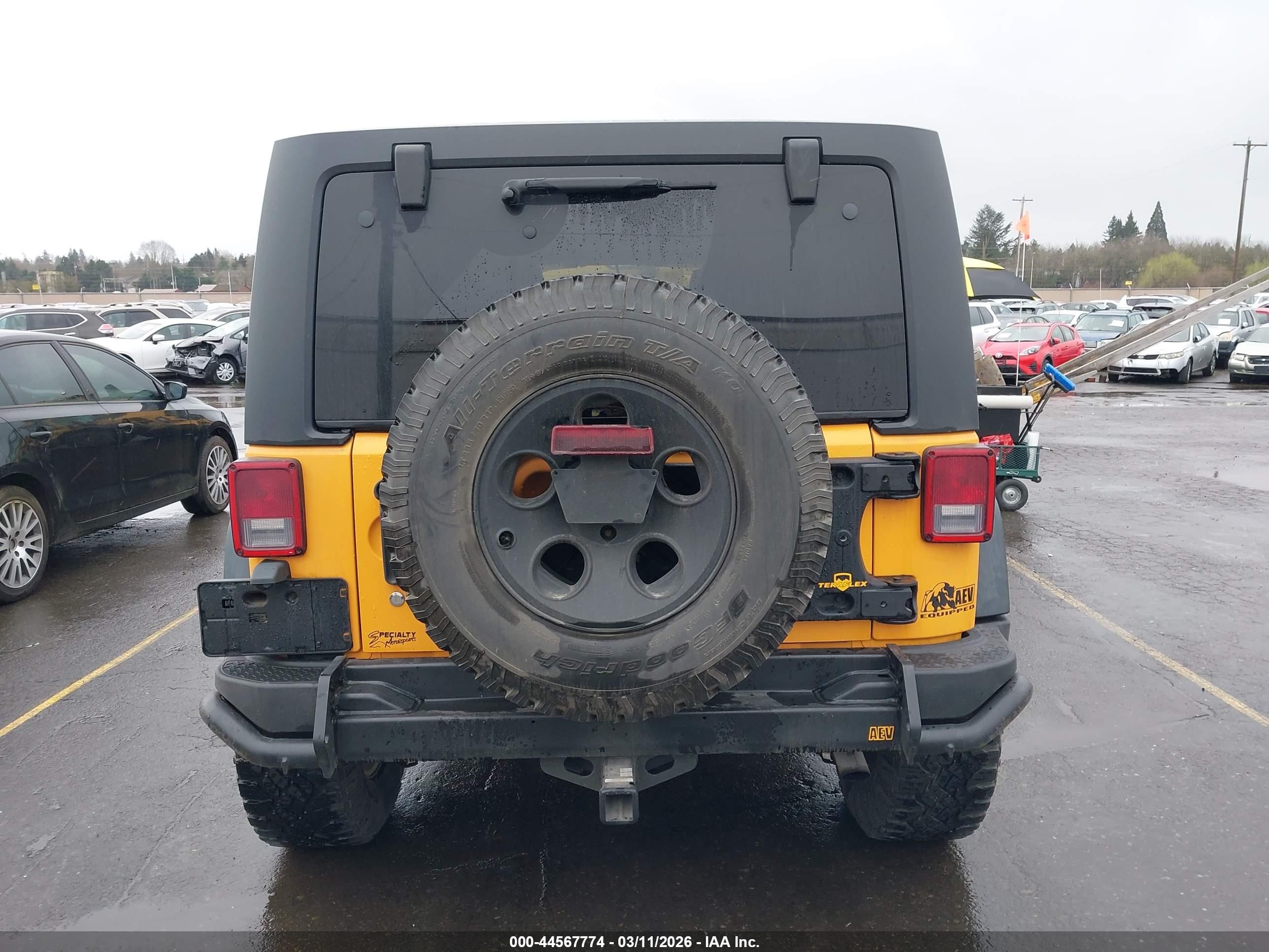 2013 Jeep Wrangler Unlimited Sport Yellow vin: 1C4BJWDG1DL513696