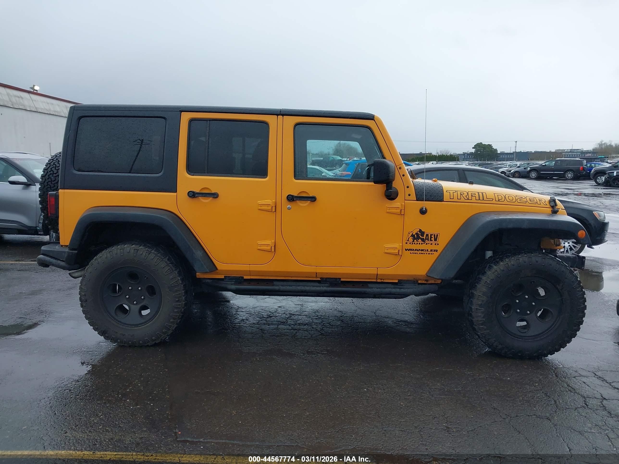 2013 Jeep Wrangler Unlimited Sport Yellow vin: 1C4BJWDG1DL513696
