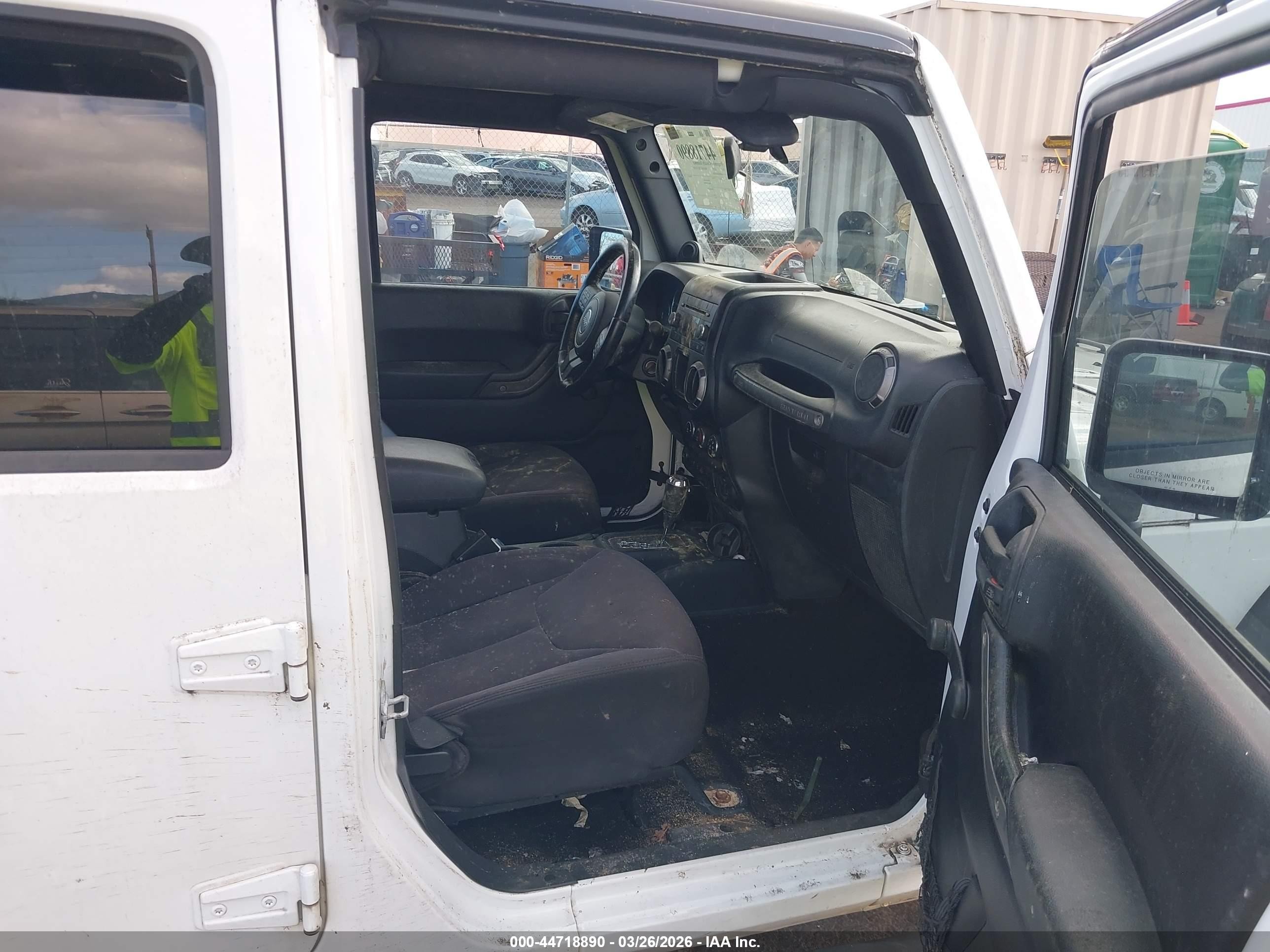2013 Jeep Wrangler Unlimited Sport White vin: 1C4BJWDG1DL550764