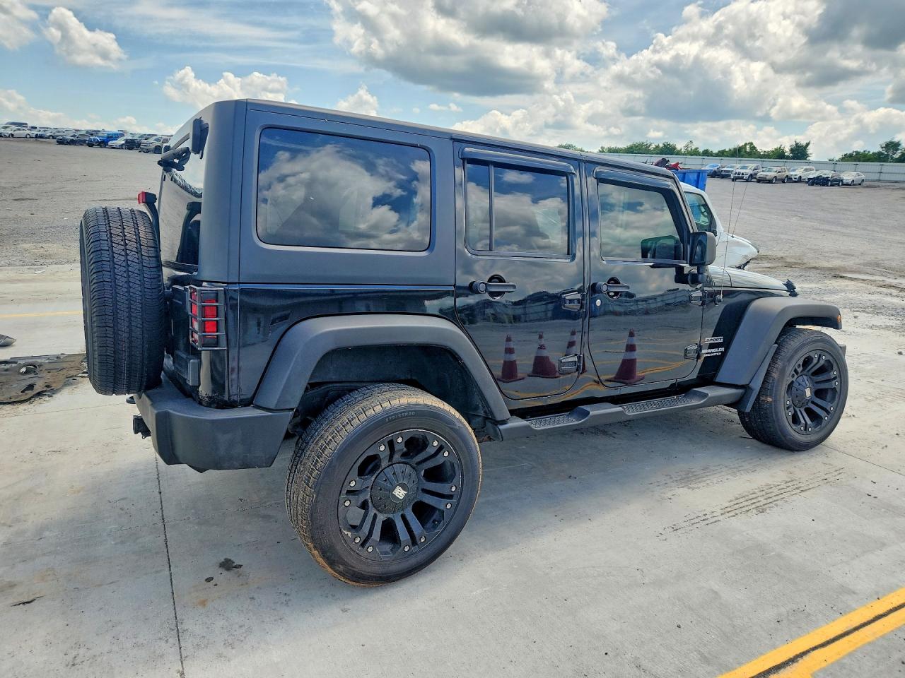 2013 Jeep Wrangler Unlimited Sport Black vin: 1C4BJWDG1DL577902