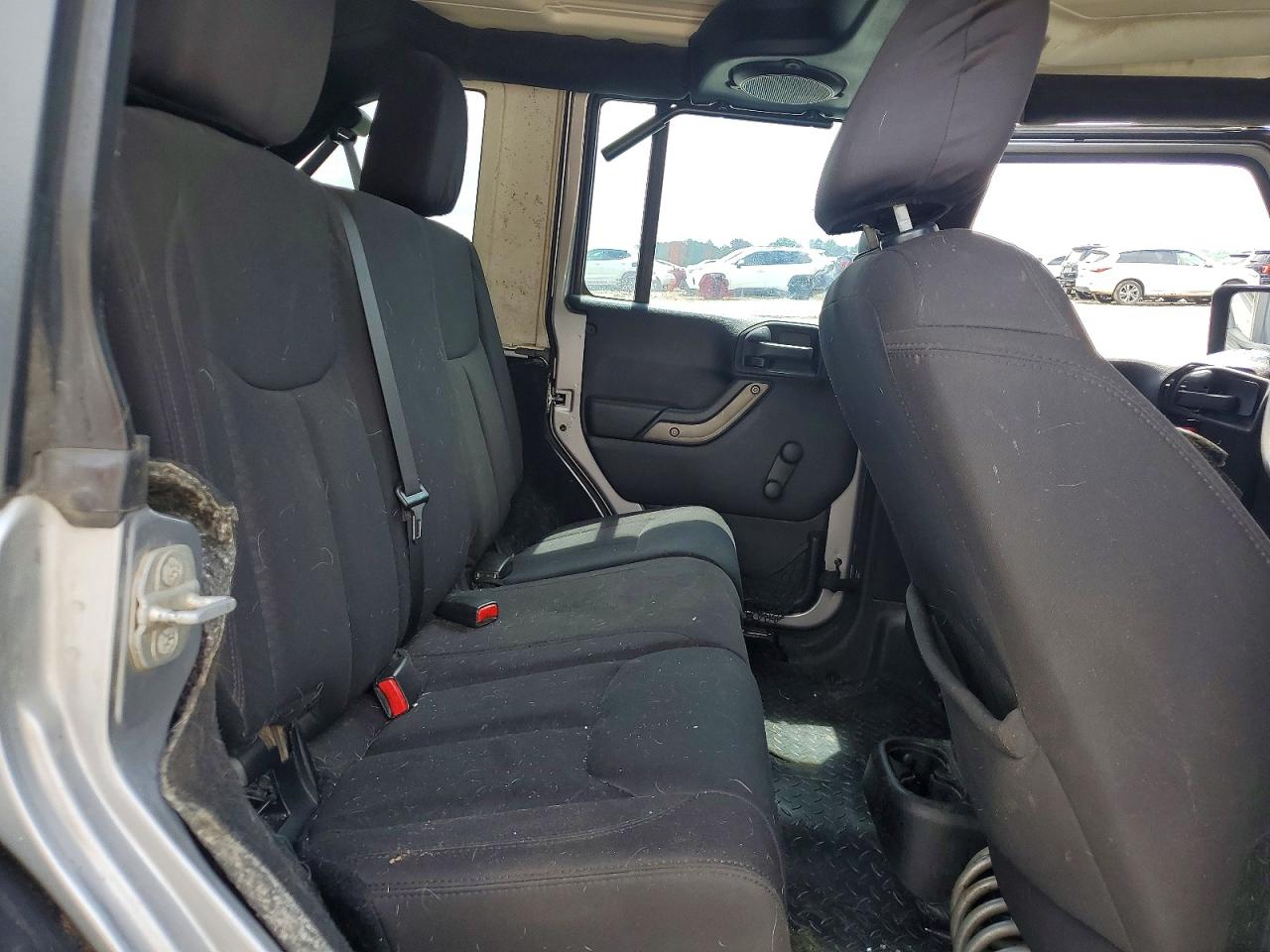 2013 Jeep Wrangler Unlimited Sport Silver vin: 1C4BJWDG1DL673674