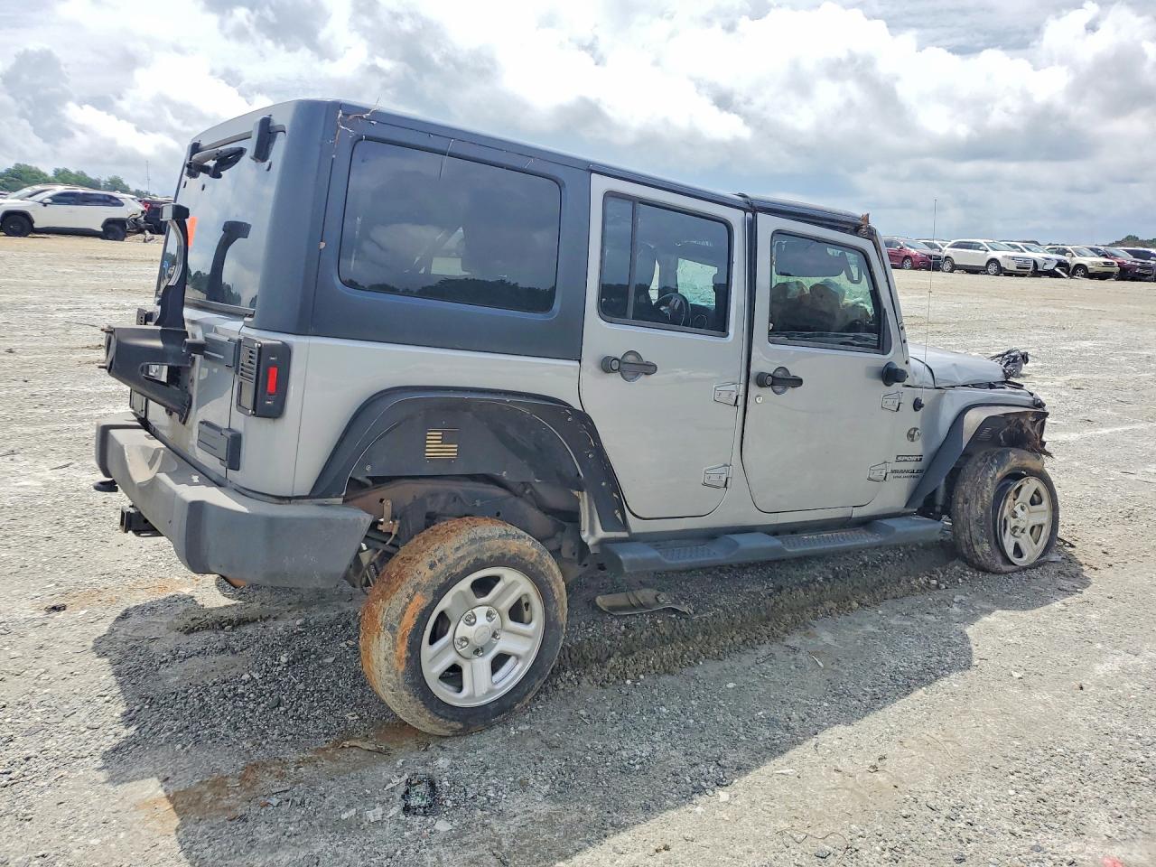 2013 Jeep Wrangler Unlimited Sport Silver vin: 1C4BJWDG1DL673674