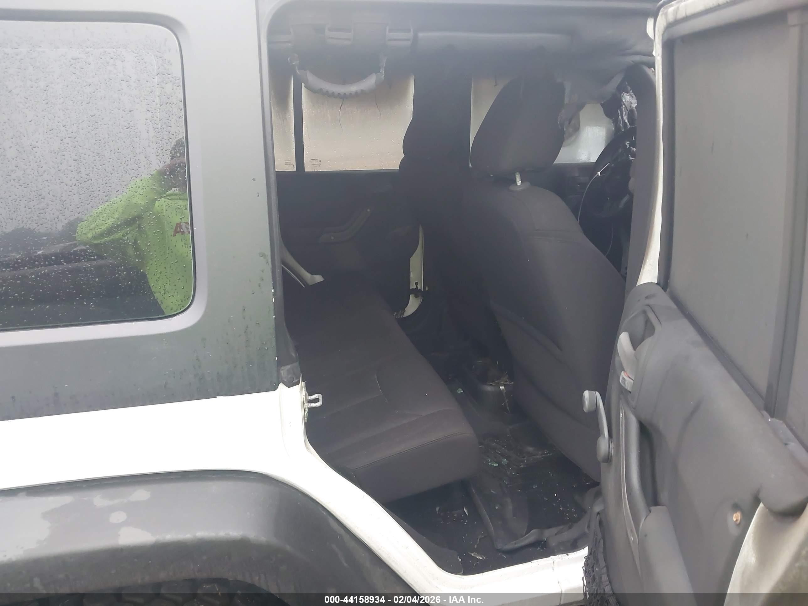 2013 Jeep Wrangler Unlimited Sport White vin: 1C4BJWDG1DL699773