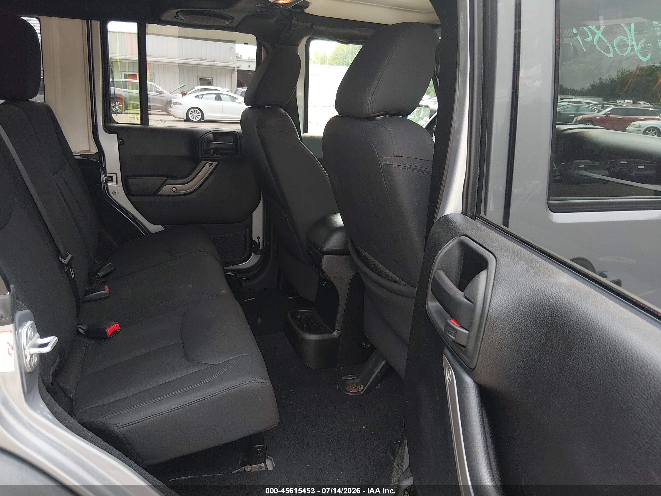 2013 Jeep Wrangler Unlimited Sport Silver vin: 1C4BJWDG1DL701604
