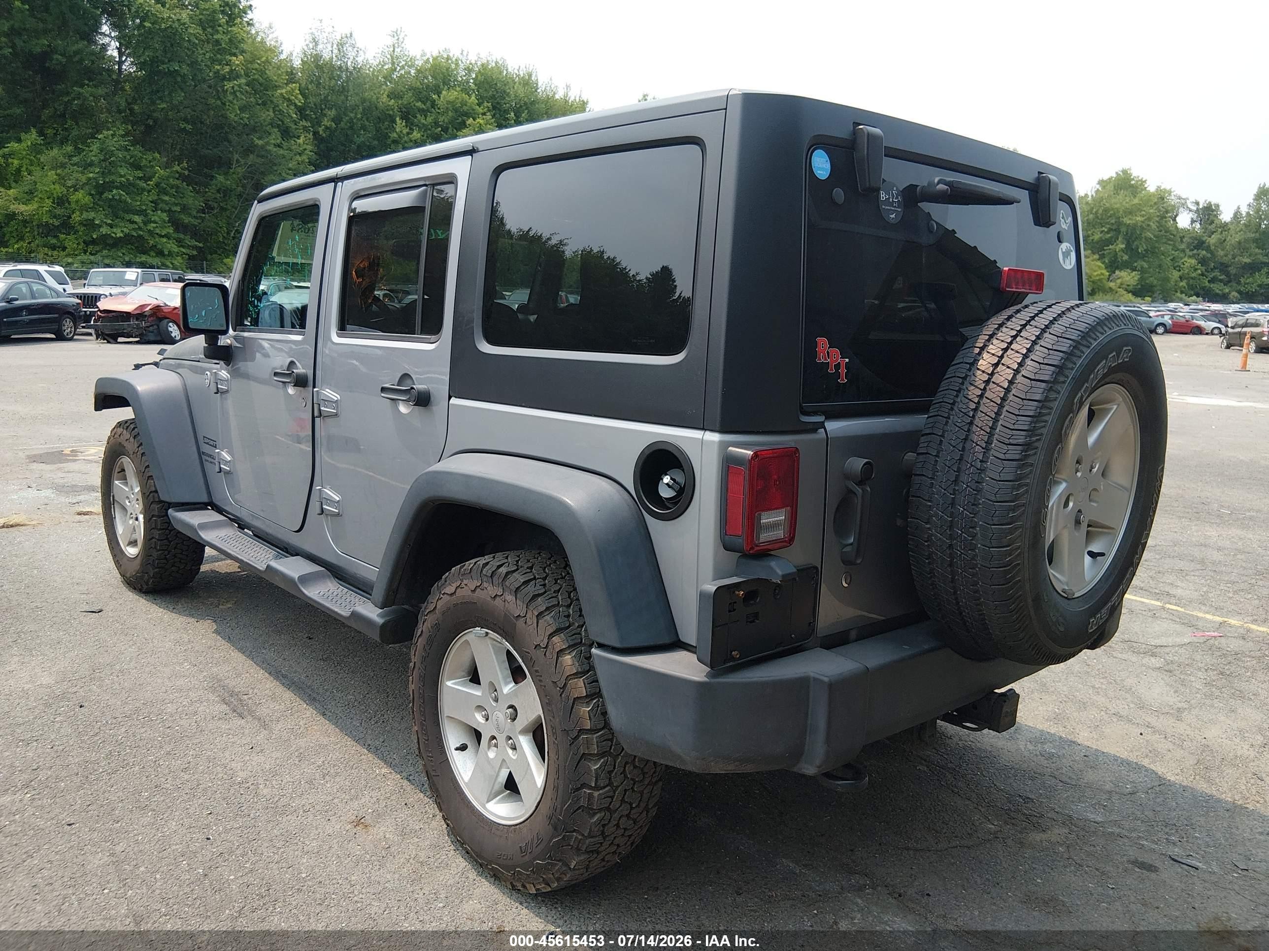 2013 Jeep Wrangler Unlimited Sport Silver vin: 1C4BJWDG1DL701604