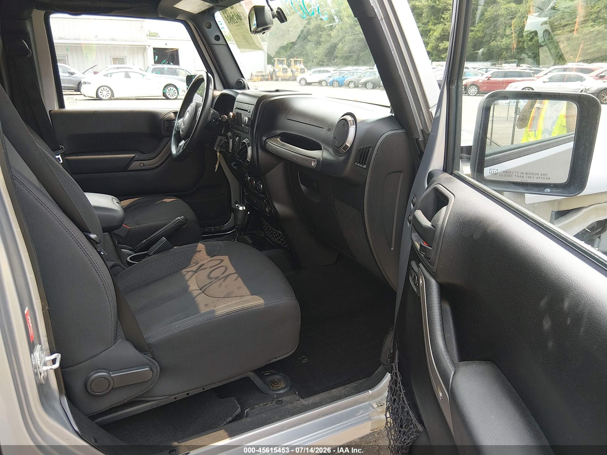 2013 Jeep Wrangler Unlimited Sport Silver vin: 1C4BJWDG1DL701604