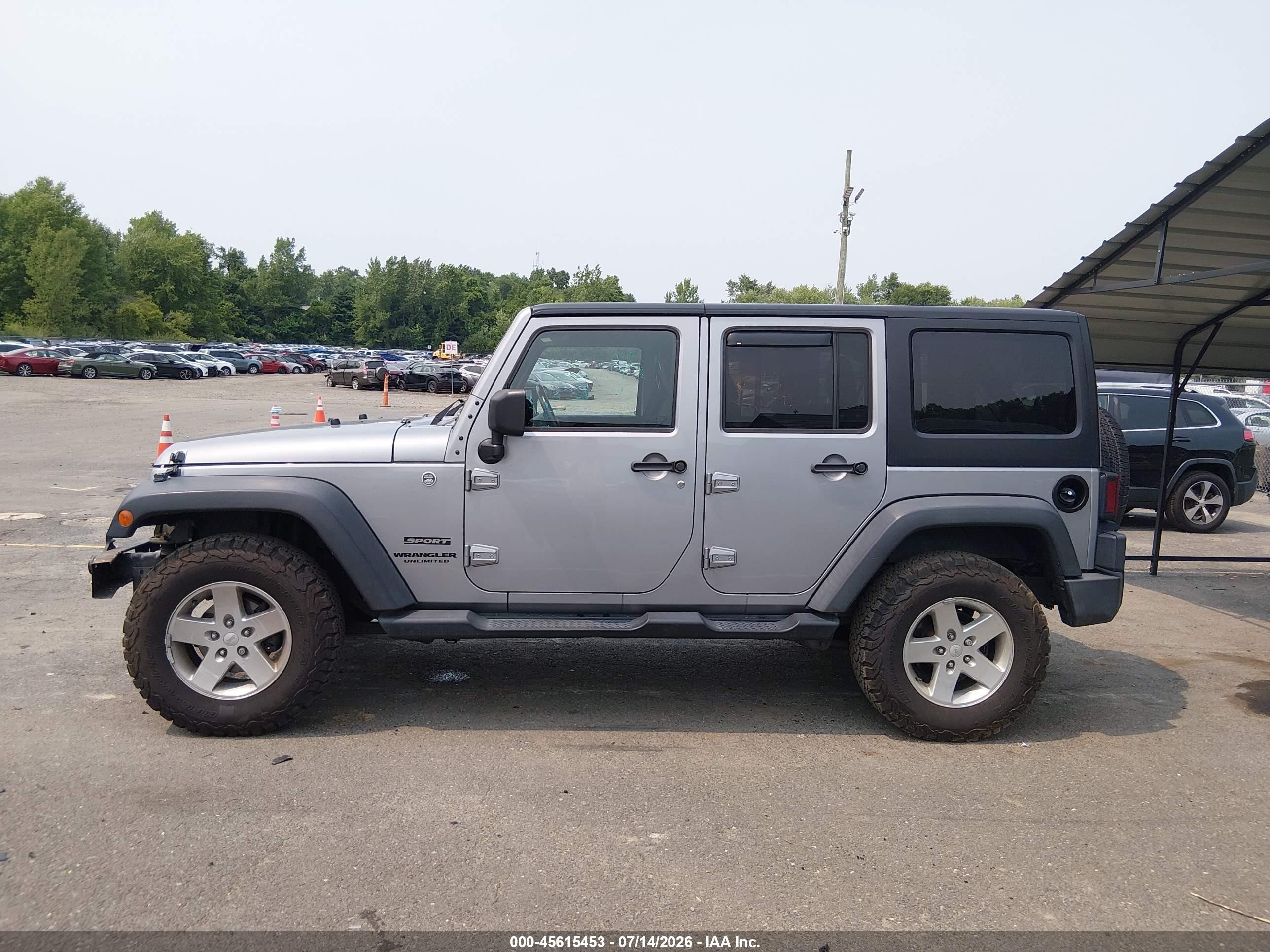 2013 Jeep Wrangler Unlimited Sport Silver vin: 1C4BJWDG1DL701604