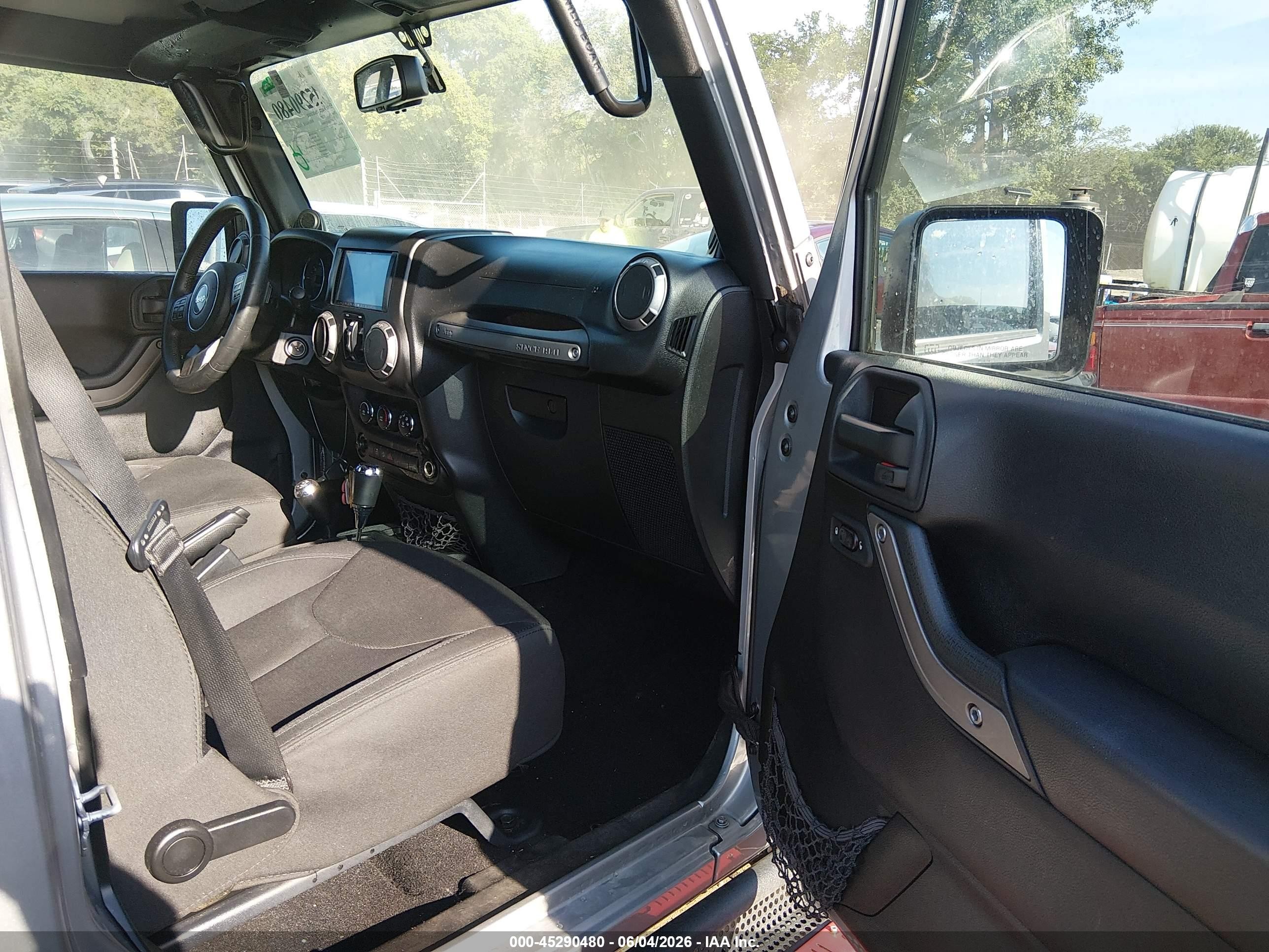 2014 Jeep Wrangler Unlimited Sport Gray vin: 1C4BJWDG1EL208846