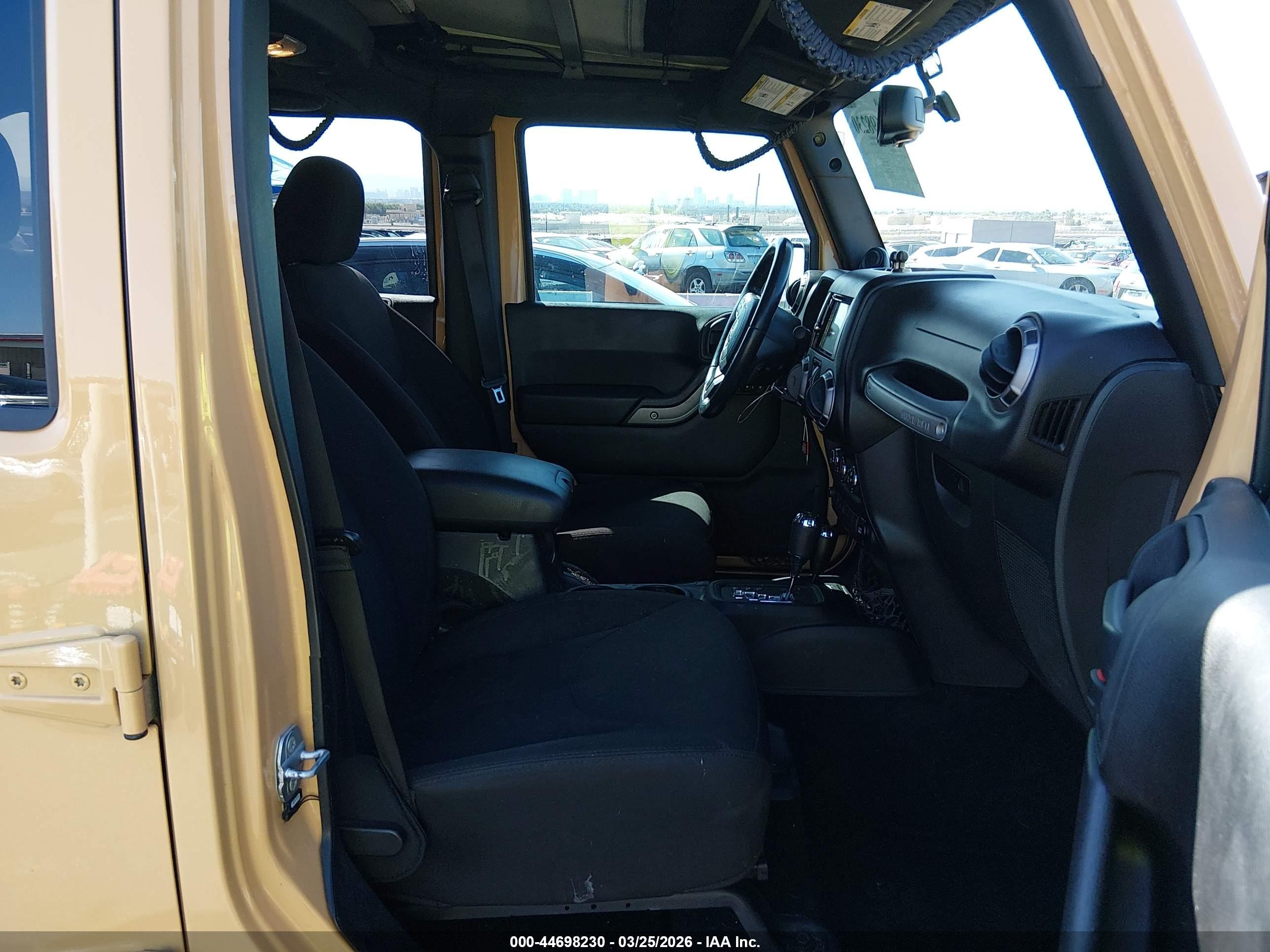 2014 Jeep Wrangler Unlimited Sport Yellow vin: 1C4BJWDG1EL236436