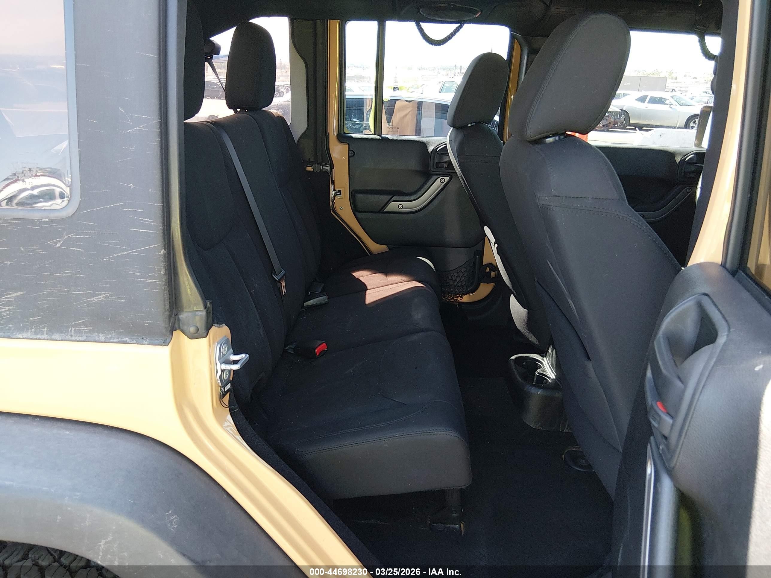 2014 Jeep Wrangler Unlimited Sport Yellow vin: 1C4BJWDG1EL236436