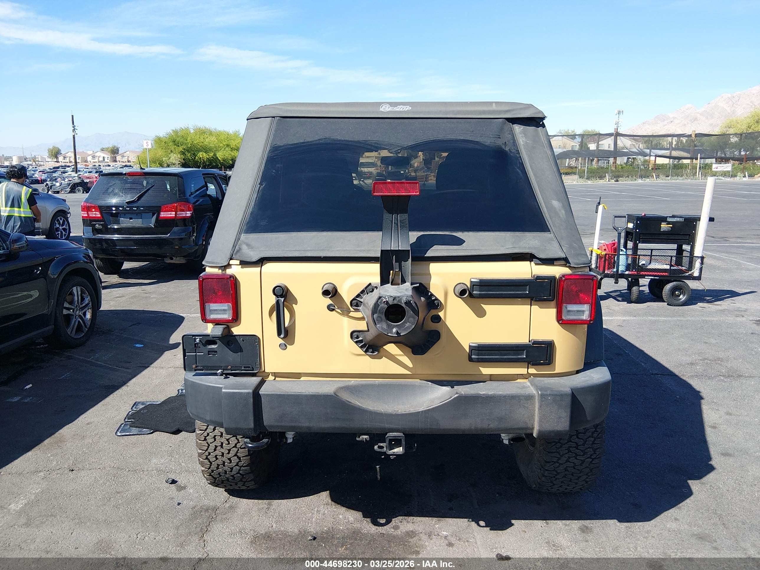 2014 Jeep Wrangler Unlimited Sport Yellow vin: 1C4BJWDG1EL236436